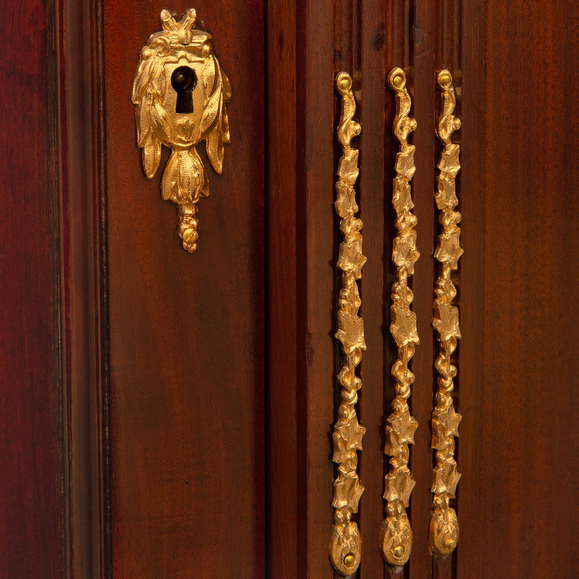 Buffet francese del XIX secolo in stile Luigi XVI in mogano, ormolu e marmo in vendita 5