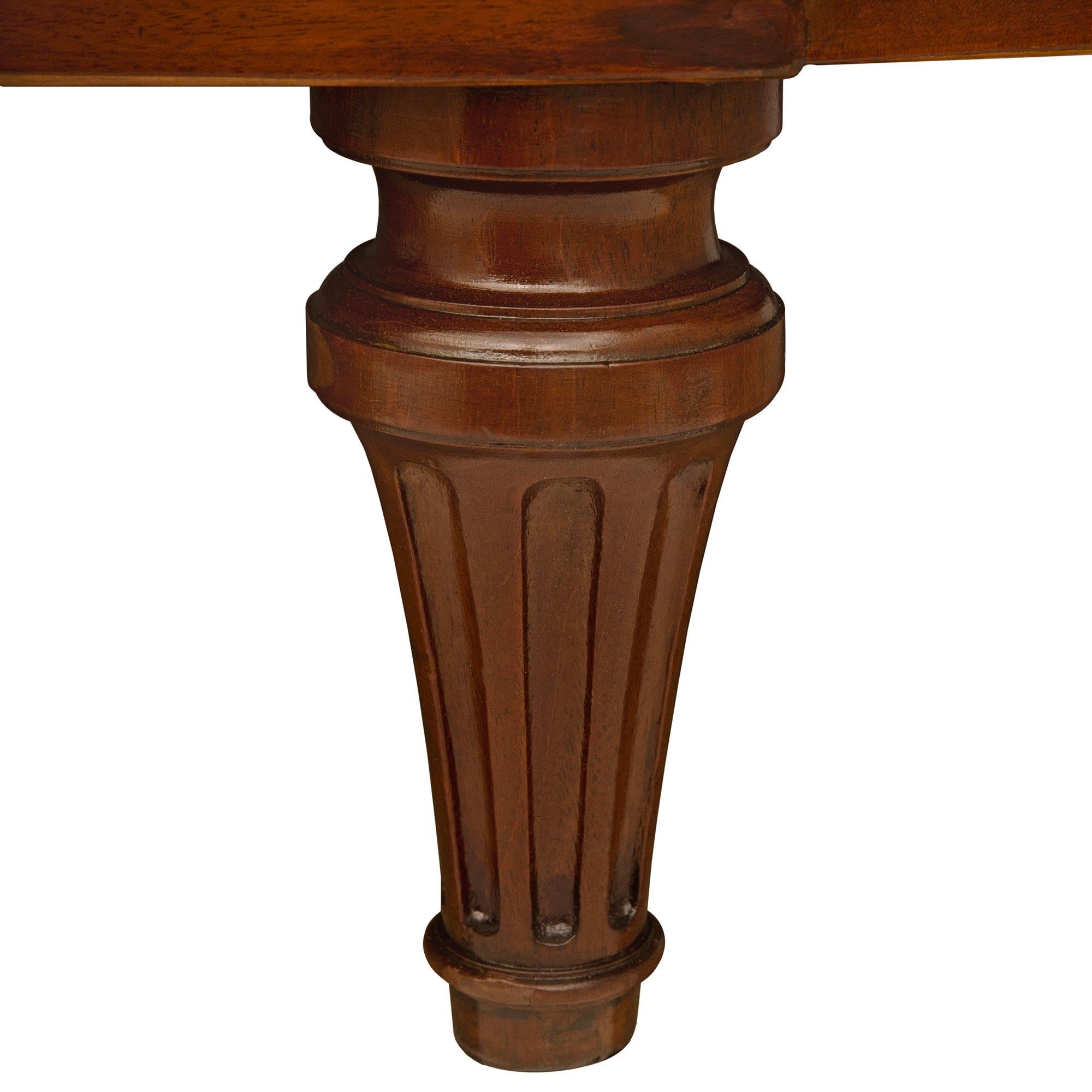Buffet francese del XIX secolo in stile Luigi XVI in mogano, ormolu e marmo in vendita 7