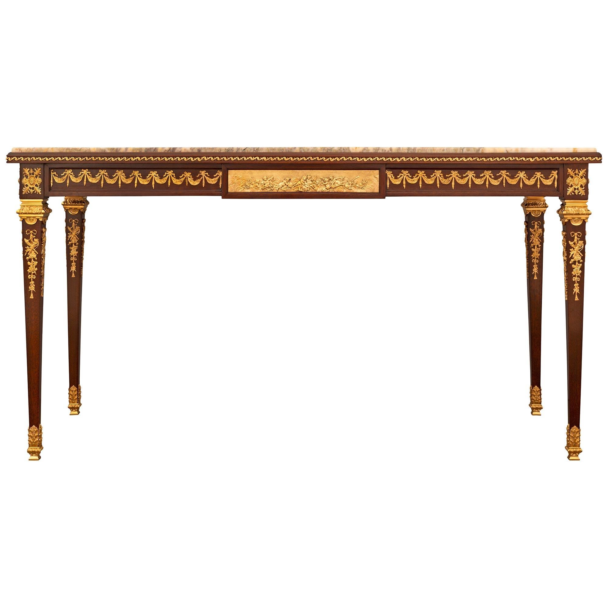 Mesa/escritorio central francés del siglo XIX, estilo Luis XVI, de caoba, ormolu y mármol en venta 6