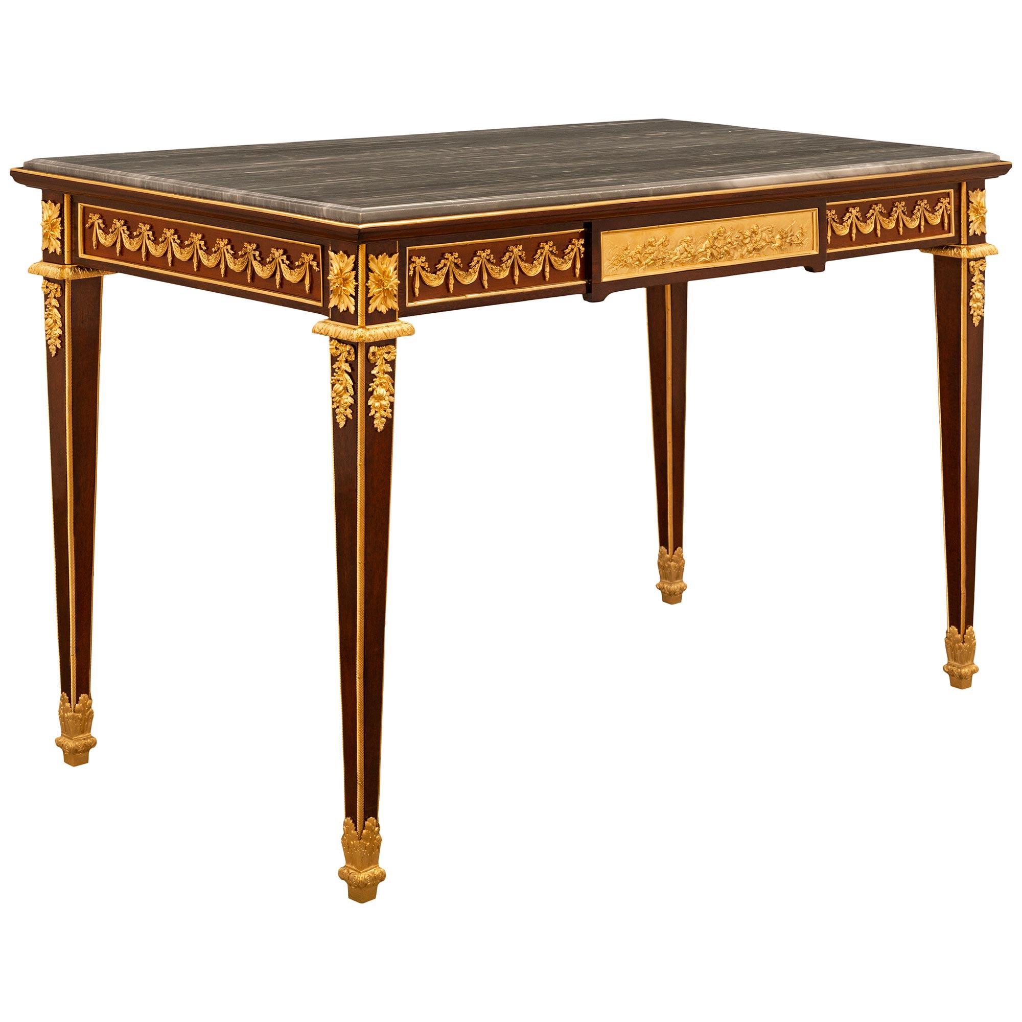 Français Bureau/table français du XIXe siècle de style Louis XVI en acajou, bronze doré et marbre  en vente