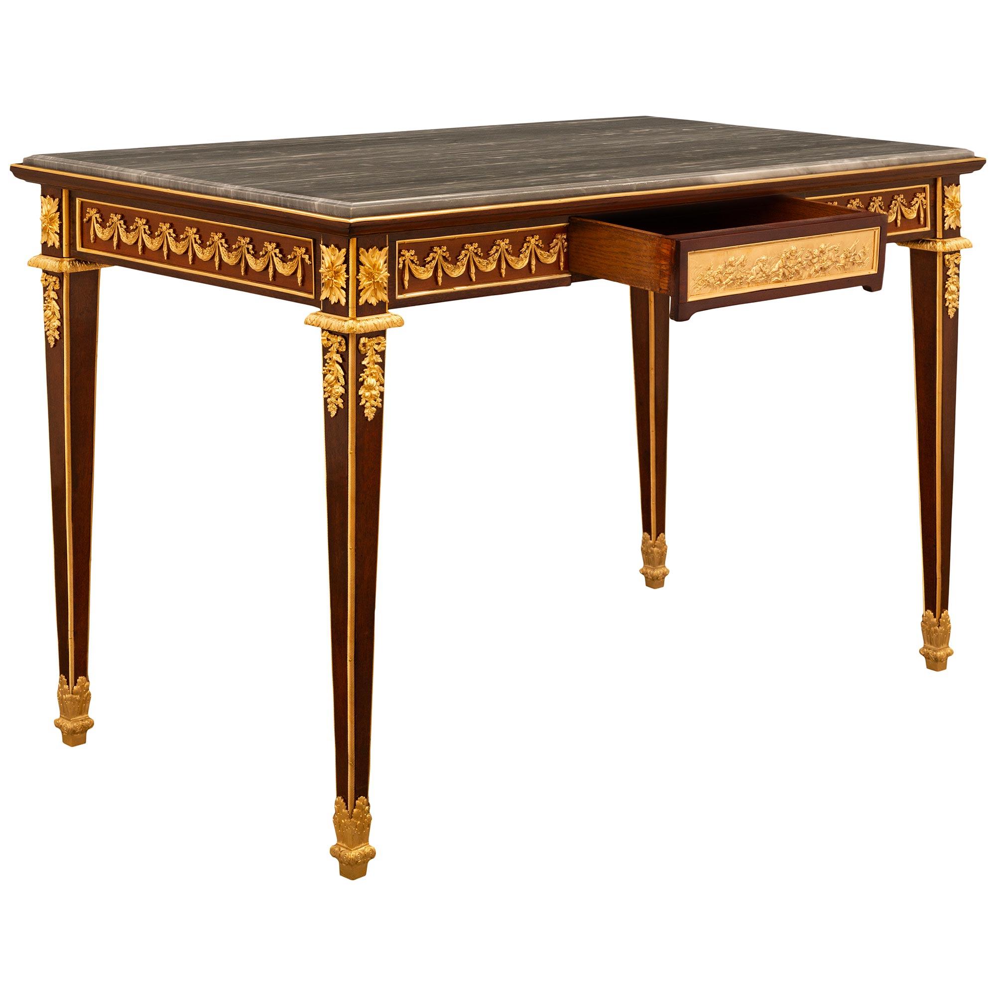 Bureau/table français du XIXe siècle de style Louis XVI en acajou, bronze doré et marbre  Bon état - En vente à West Palm Beach, FL