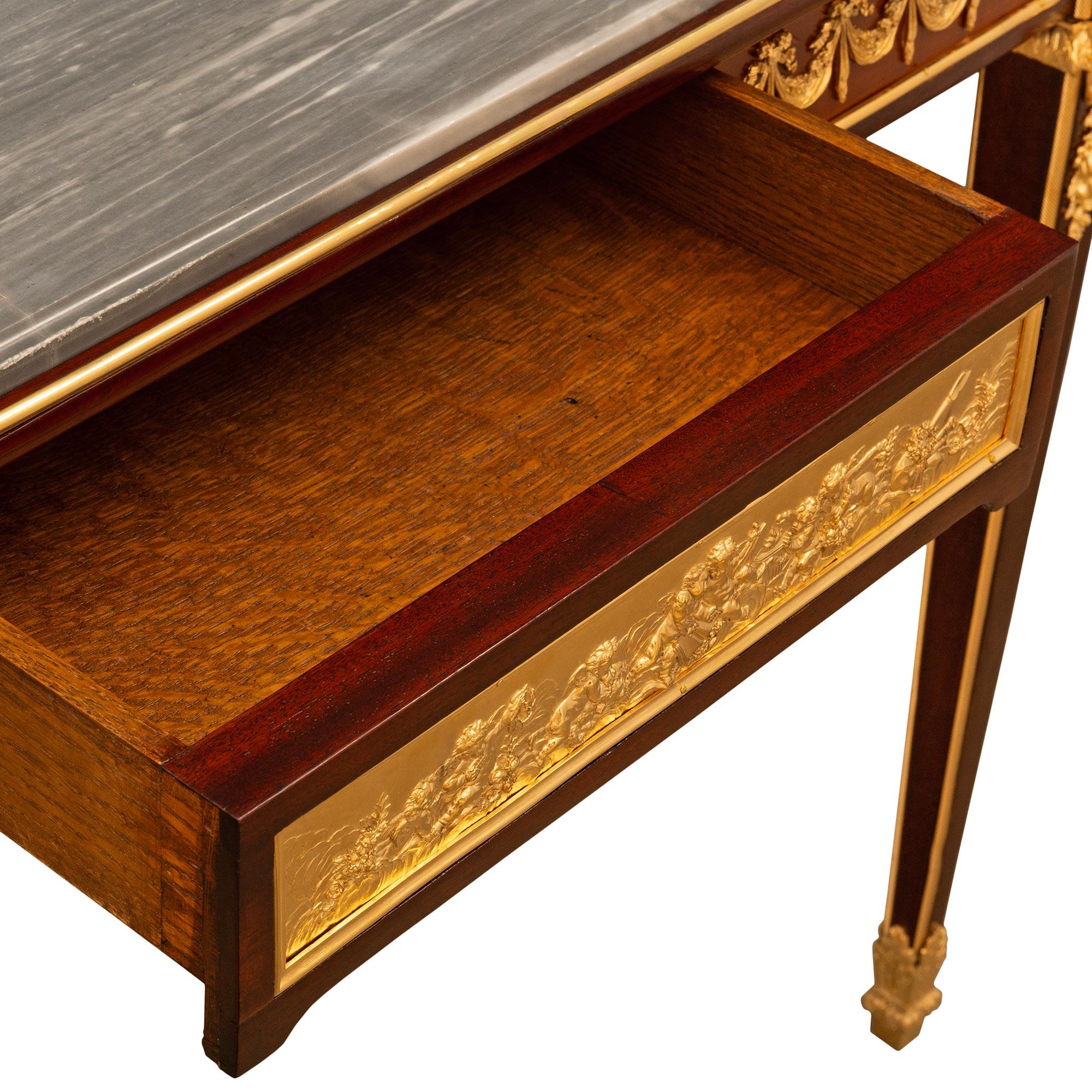 Französisch 19. Jahrhundert Louis XVI st. Mahagoni, Ormolu und Marmor Schreibtisch / Tisch  im Angebot 4