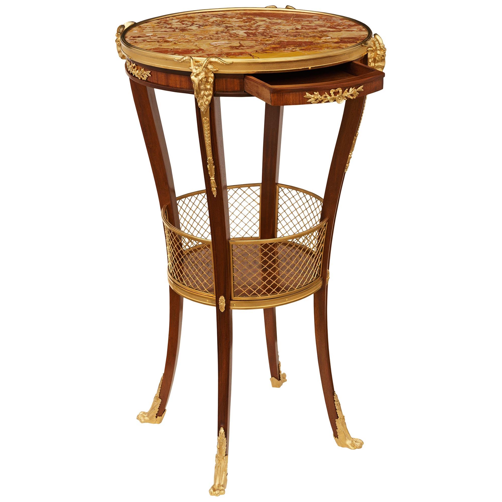 Table d'appoint française du XIXe siècle de style Louis XVI en acajou, bronze doré et marbre Bon état - En vente à West Palm Beach, FL