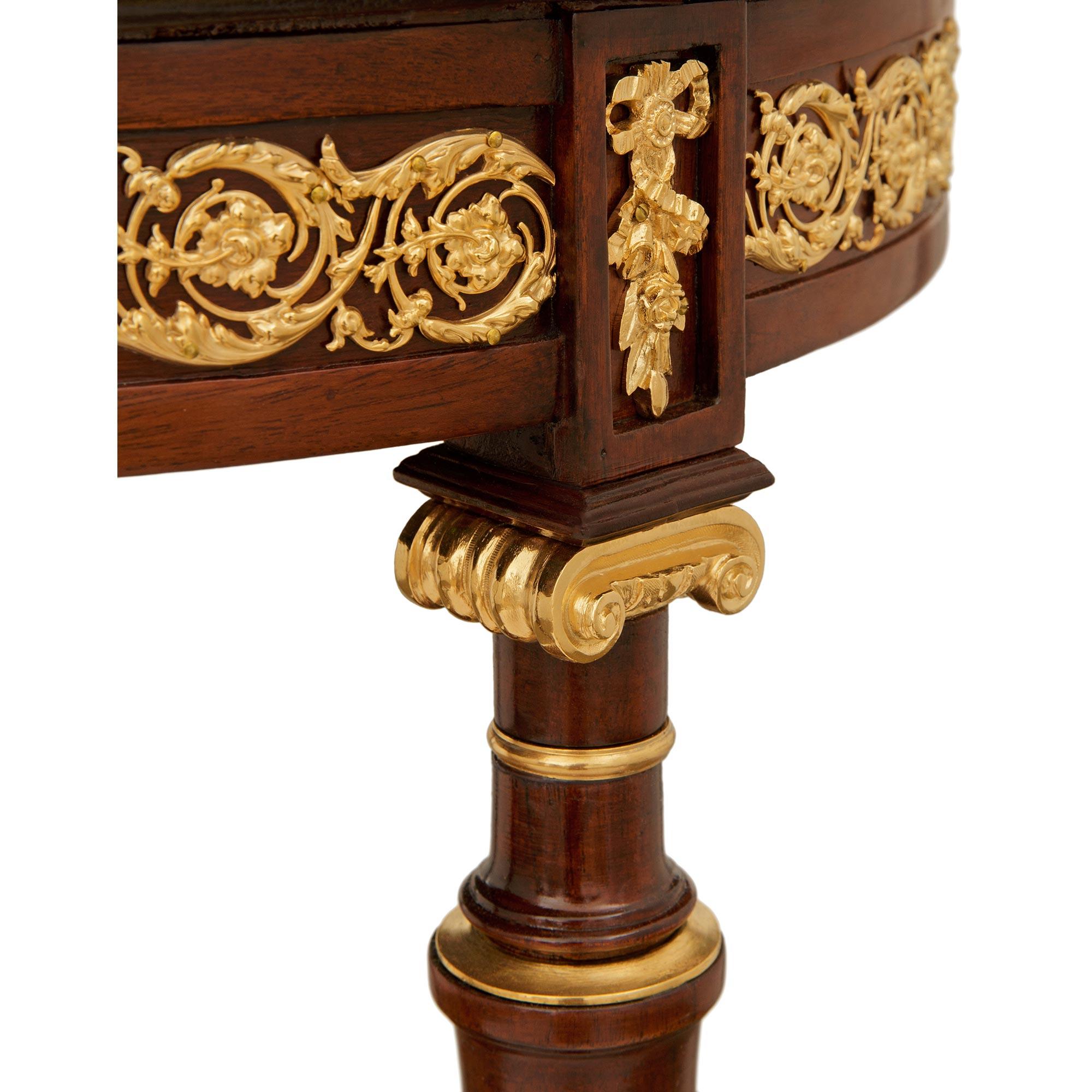 Table d'appoint en acajou, bronze doré et porphyre de style Louis XVI du 19e siècle. Bon état - En vente à West Palm Beach, FL