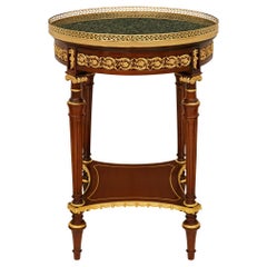 Tavolino francese del XIX secolo Luigi XVI in mogano, ormolu e porfido