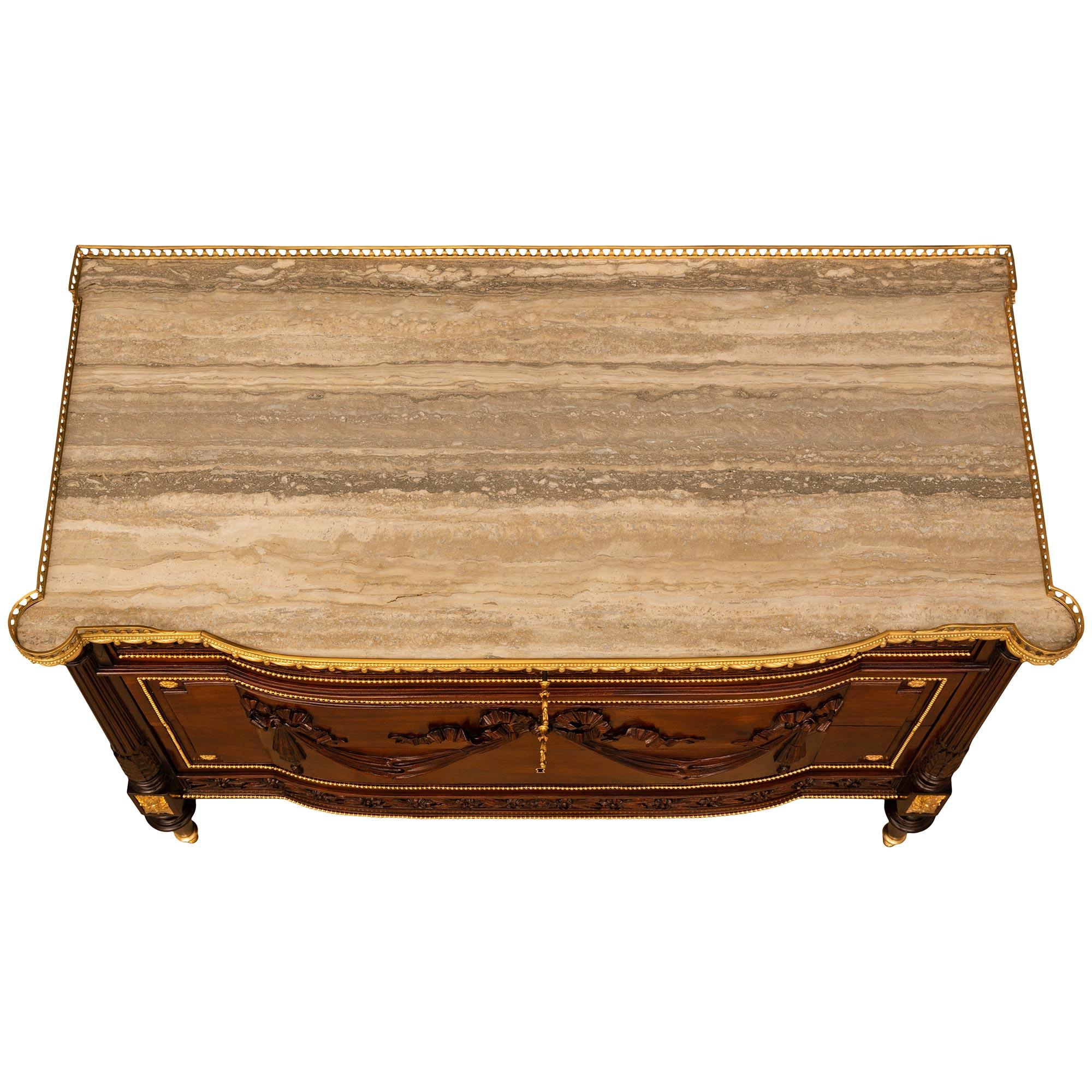Commode française du XIXe siècle de style Louis XVI en acajou, bronze doré et pierres. en vente 8