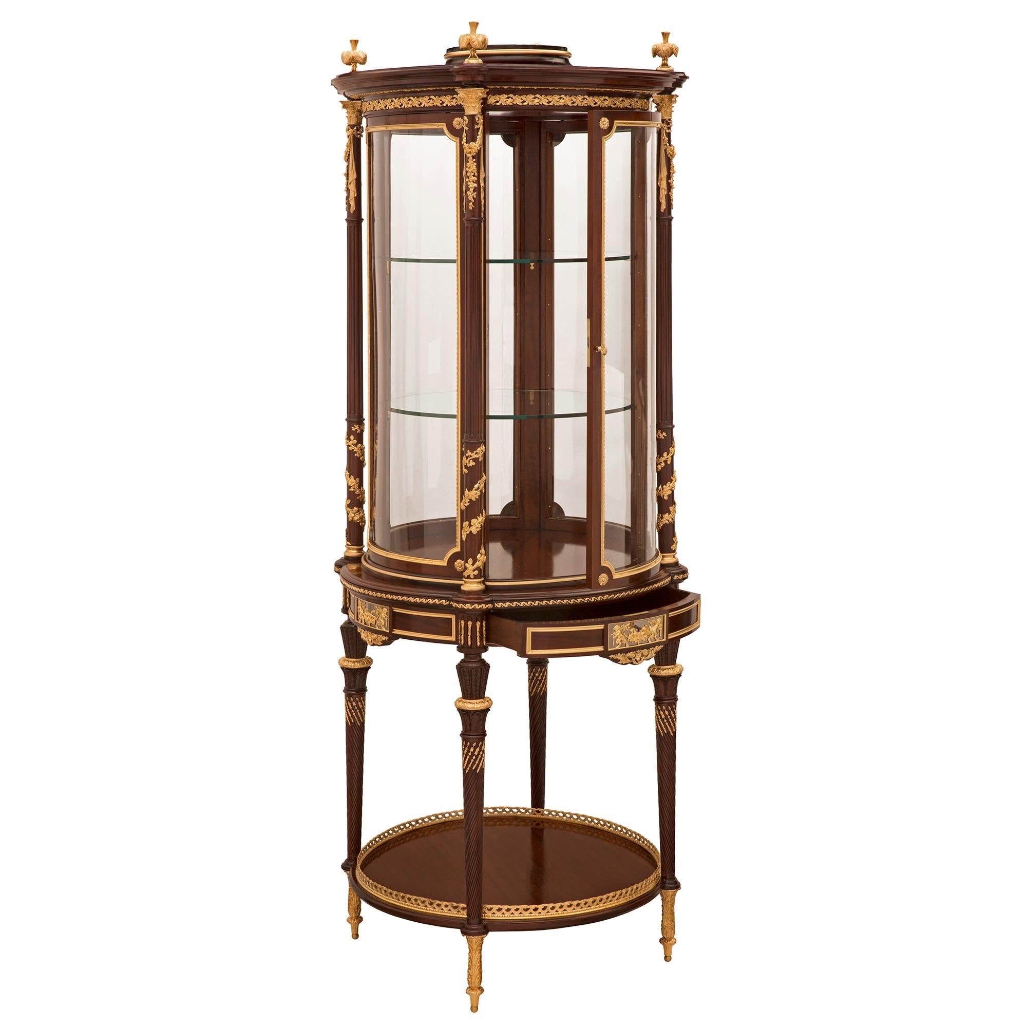 French 19th Century Louis XVI St. Mahogany, Ormolu, Bronze and Glass Vitrine In Good Condition For Sale In West Palm Beach, FL