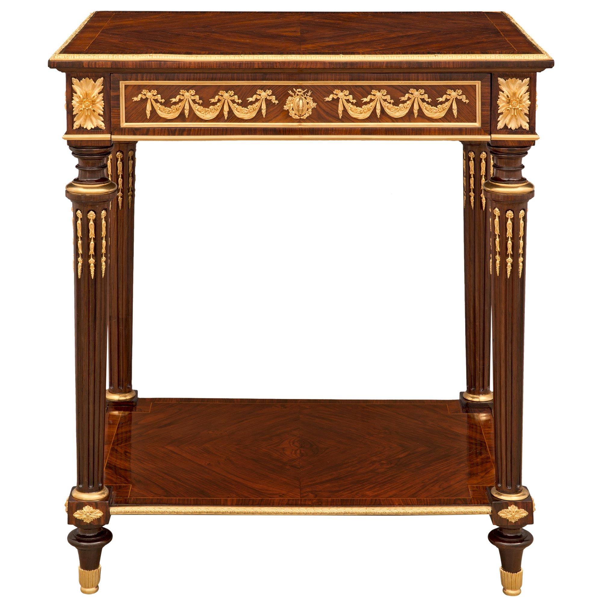 Table d'appoint française du 19ème siècle de style Louis XVI en acajou, bois de rose et bronze doré