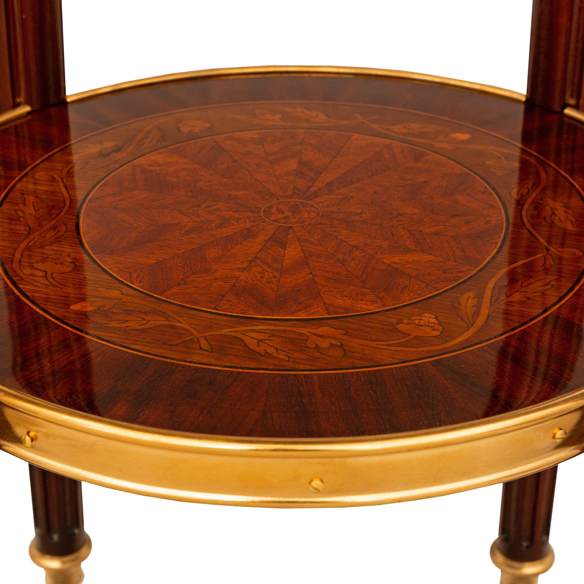 Tavolino francese del XIX secolo in stile Luigi XVI in mogano, tulipano, legno di quercia e ormeggio in vendita 1