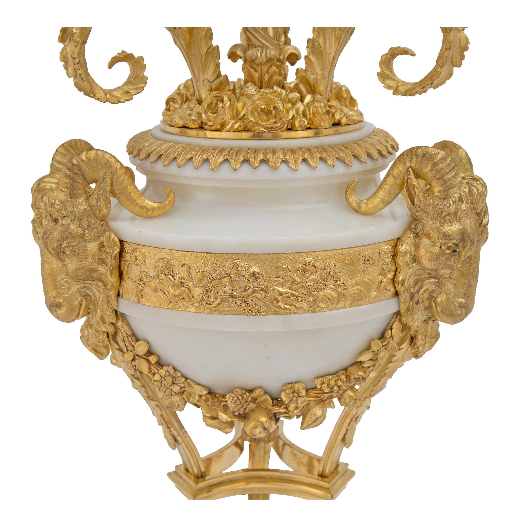 Lampes à candélabre de style Louis XVI du XIXe siècle en marbre et bronze doré Bon état - En vente à West Palm Beach, FL
