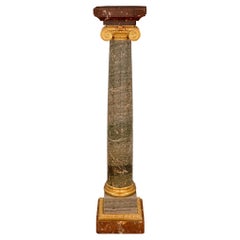 Piédestal français du 19ème siècle de style Louis XVI en marbre, granit et bronze doré