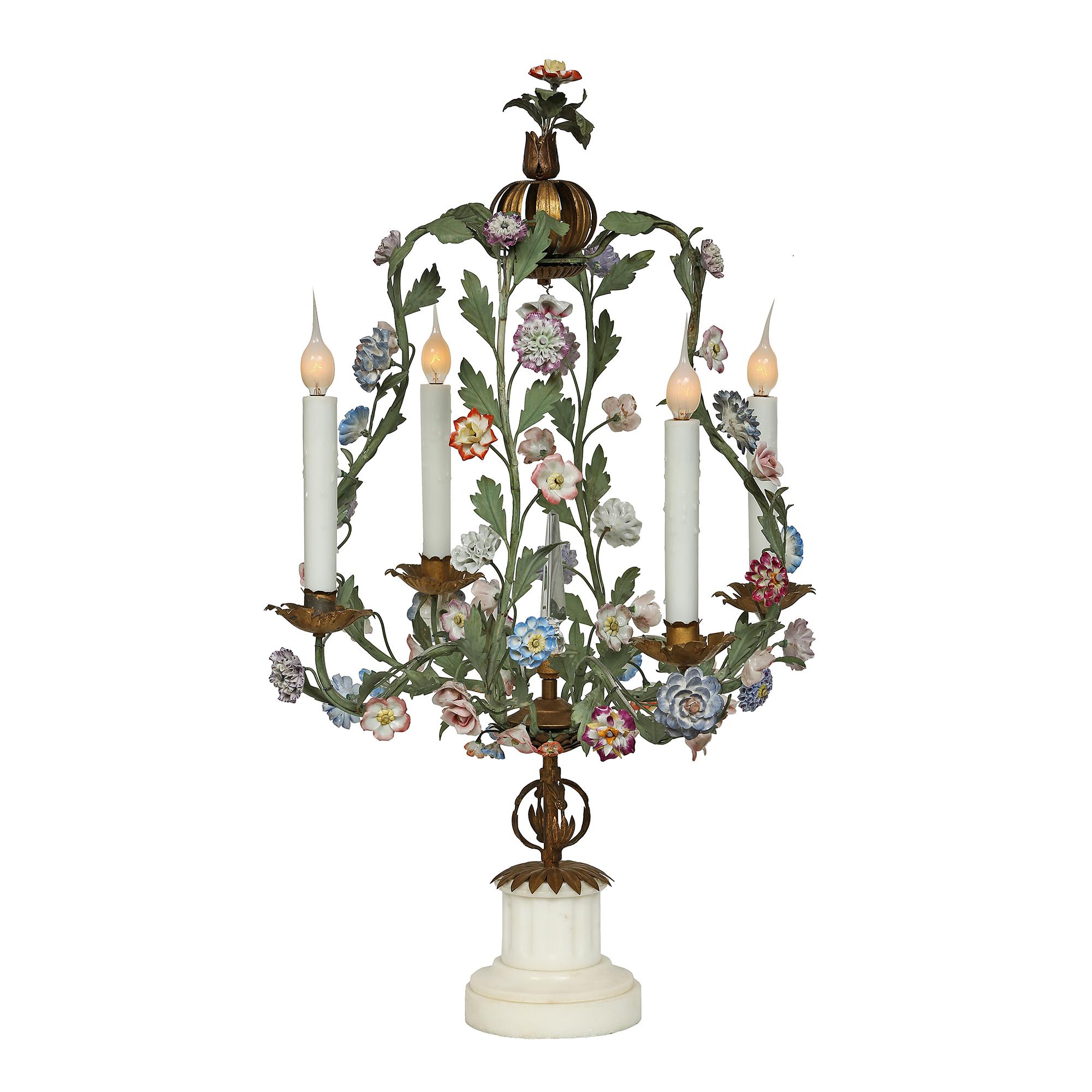 Francés del siglo XIX estilo Luis XVI  Lámpara de metal, porcelana y mármol en Bueno estado para la venta en West Palm Beach, FL