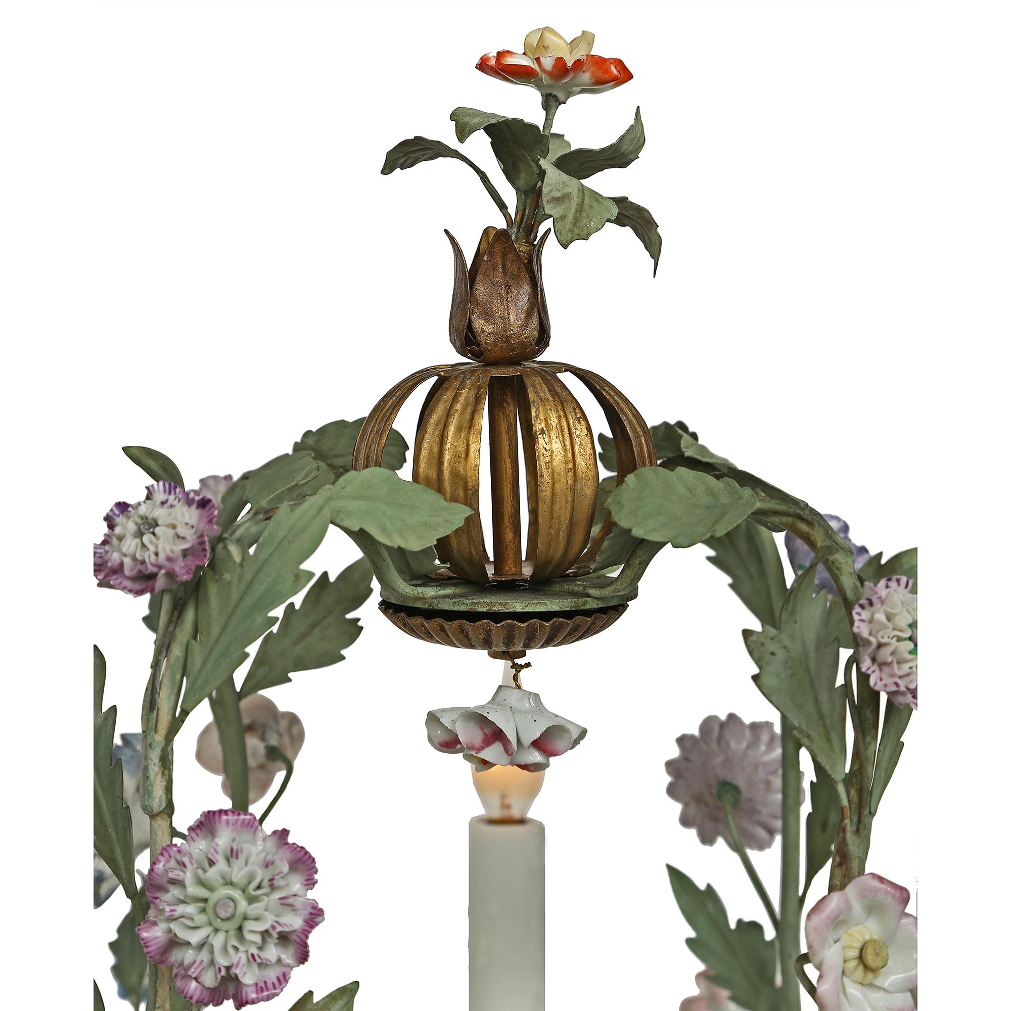 Francés del siglo XIX estilo Luis XVI  Lámpara de metal, porcelana y mármol en venta 3