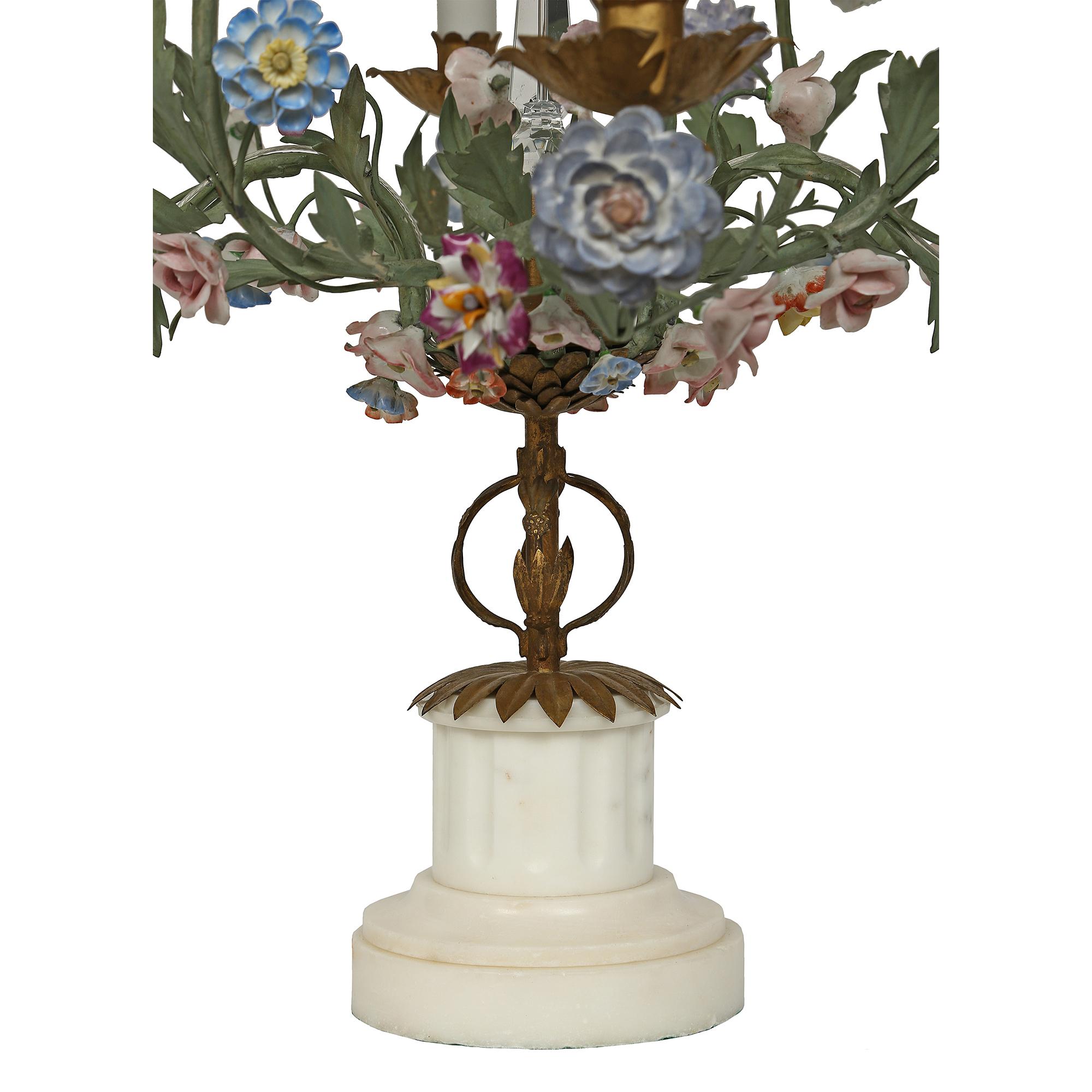 Francés del siglo XIX estilo Luis XVI  Lámpara de metal, porcelana y mármol en venta 4