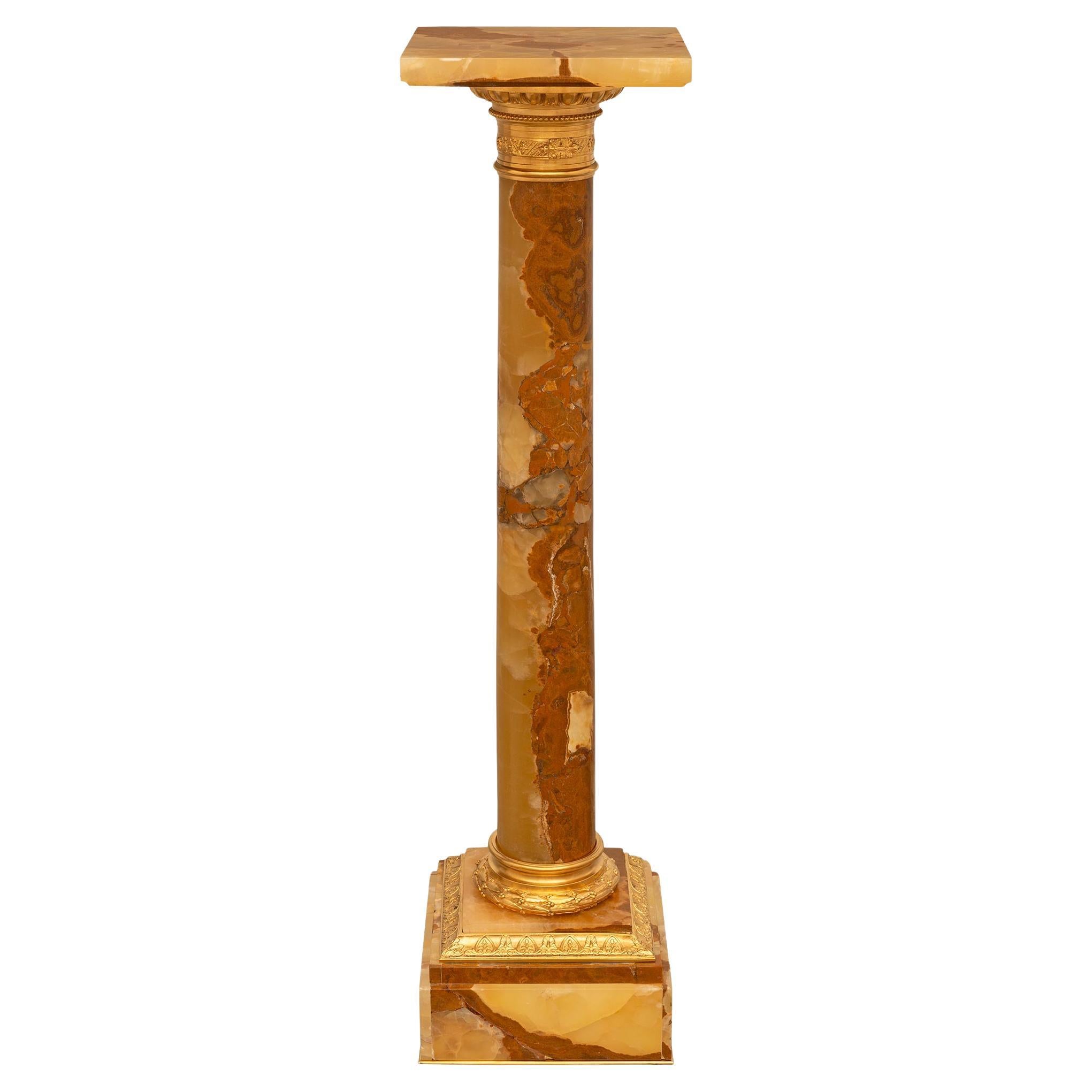 Französische Louis-XVI-Sockelsäule aus Onyx und Goldbronze aus dem 19. Jahrhundert