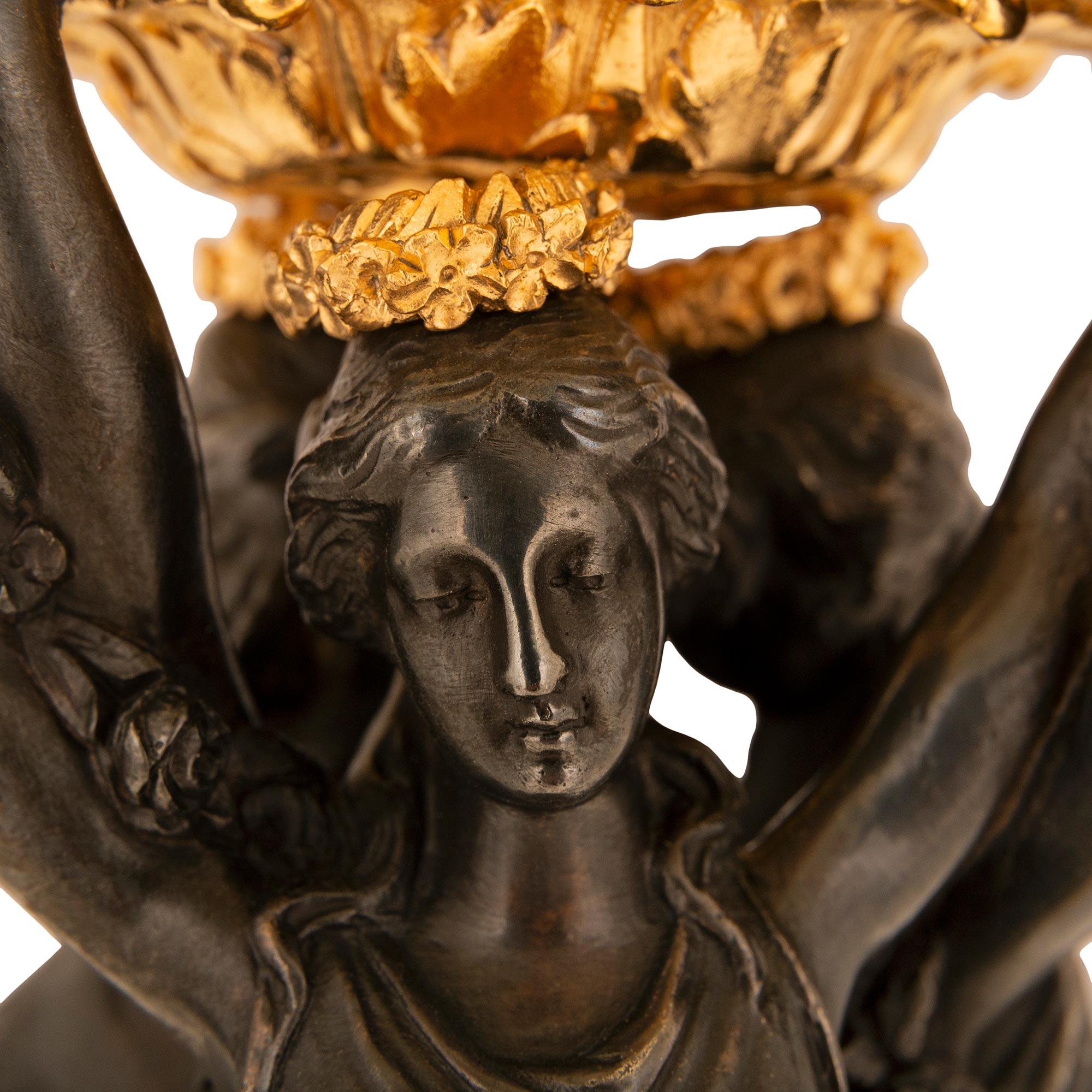 Centrotavola francese del XIX secolo in stile Luigi XVI in onice, ormolu e bronzo in vendita 1