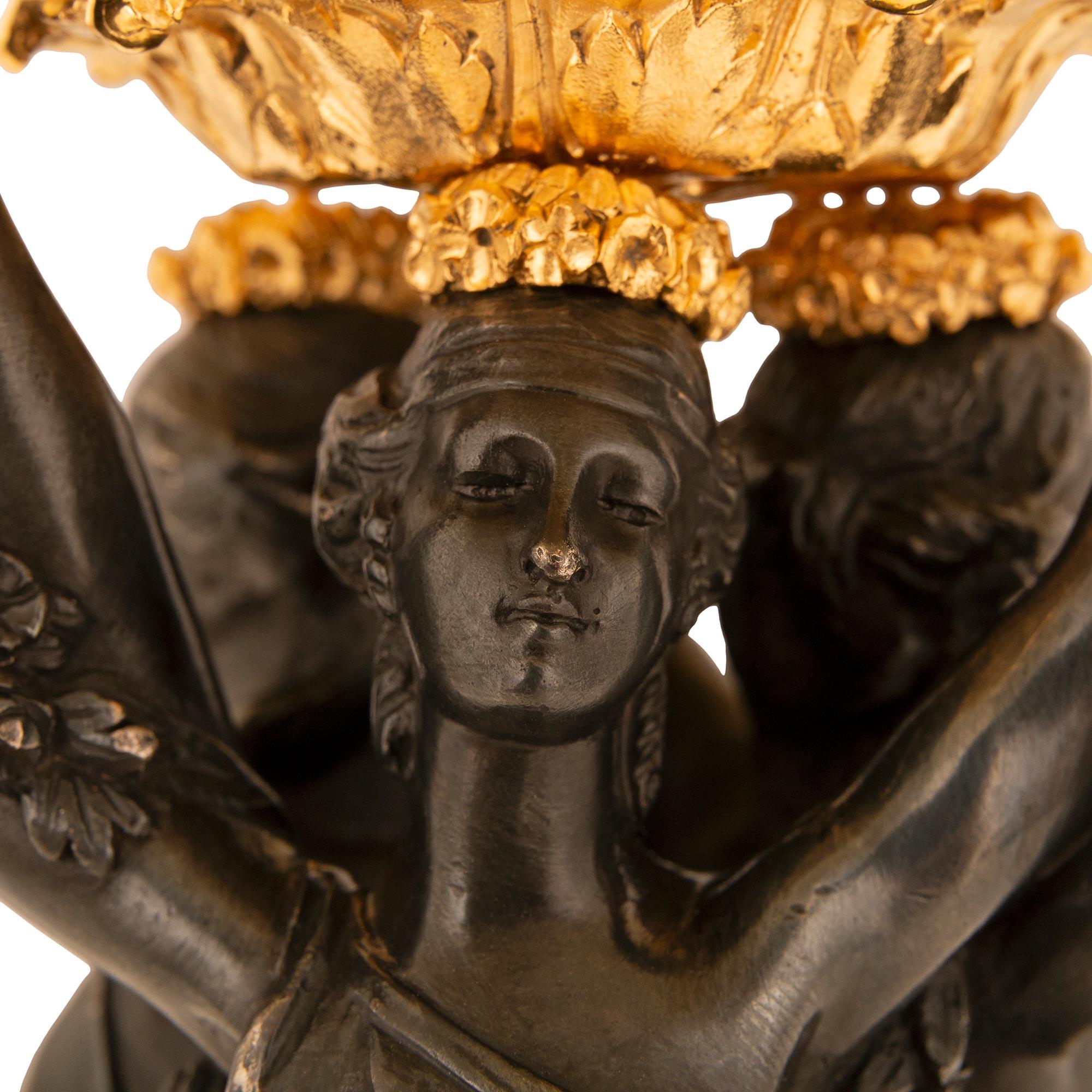 Centrotavola francese del XIX secolo in stile Luigi XVI in onice, ormolu e bronzo in vendita 2