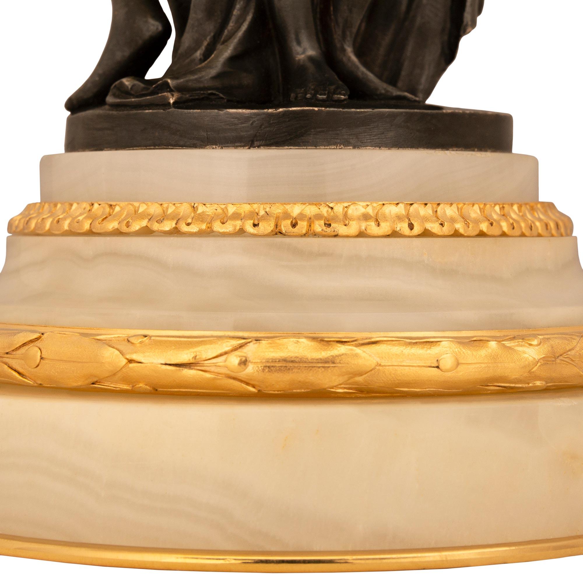 Centrotavola francese del XIX secolo in stile Luigi XVI in onice, ormolu e bronzo in vendita 4