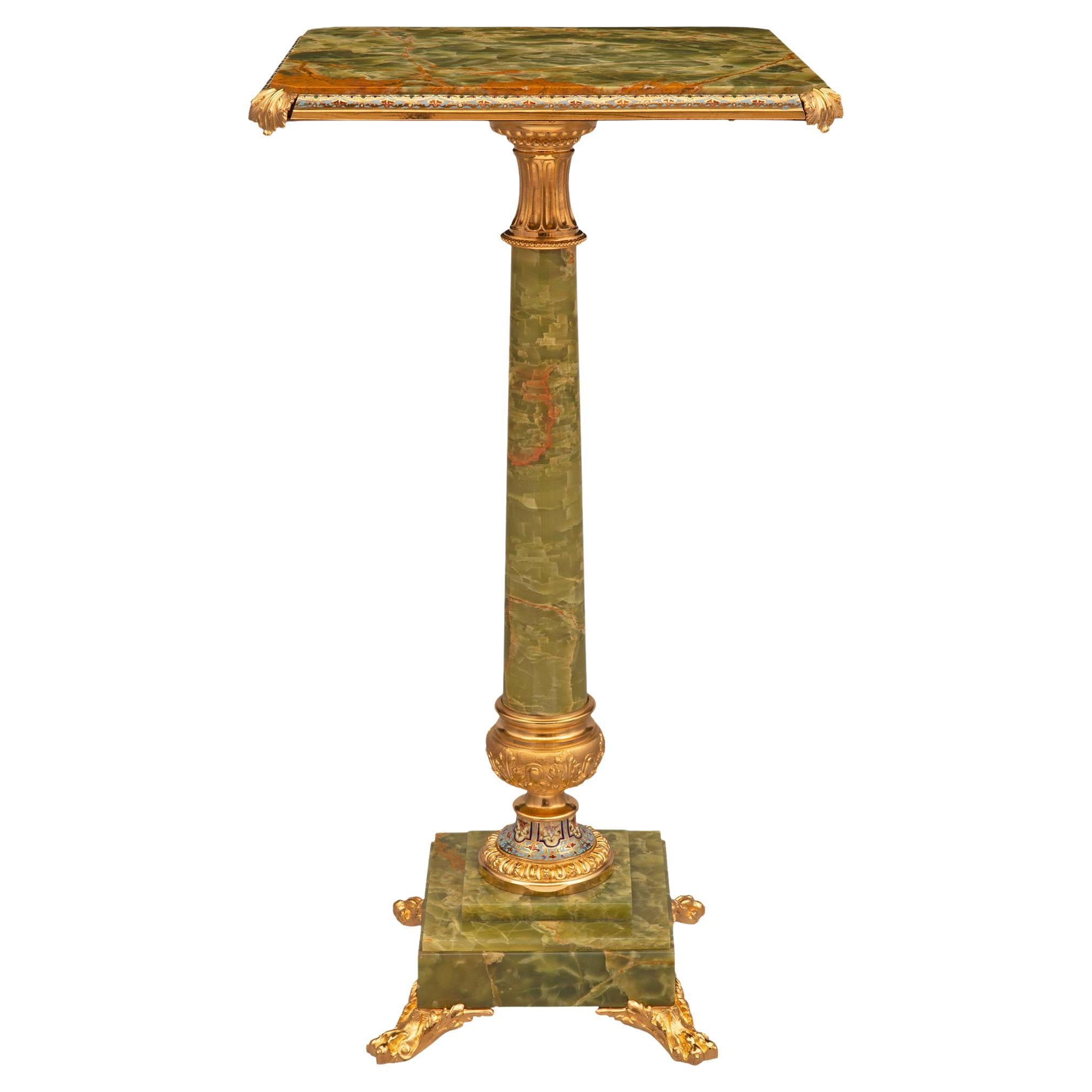 Table d'appoint Louis XVI du 19ème siècle en onyx, bronze doré et cloisonné
