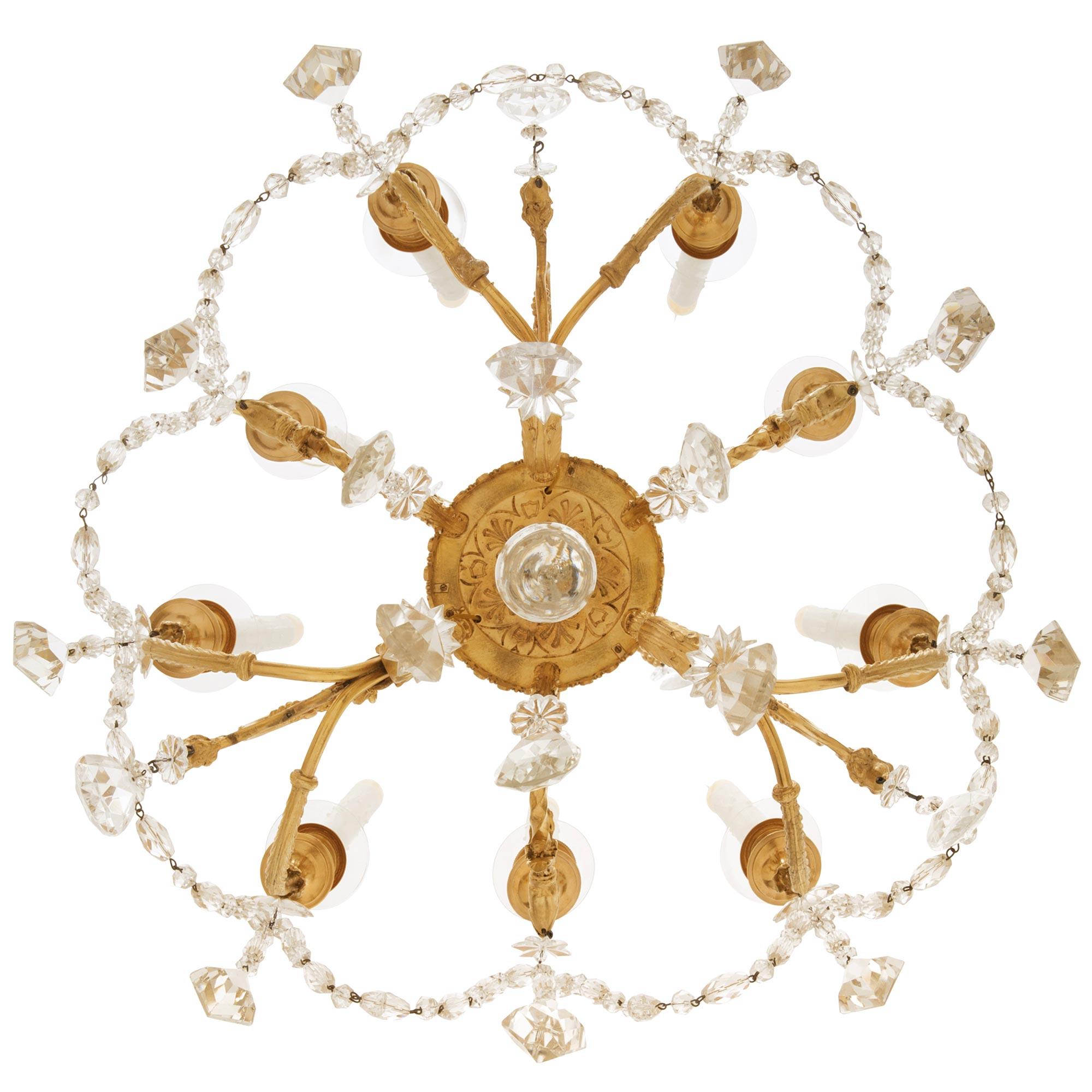 Lampadario francese del XIX secolo in stile Luigi XVI in Ormolu e cristallo Baccarat in vendita 4