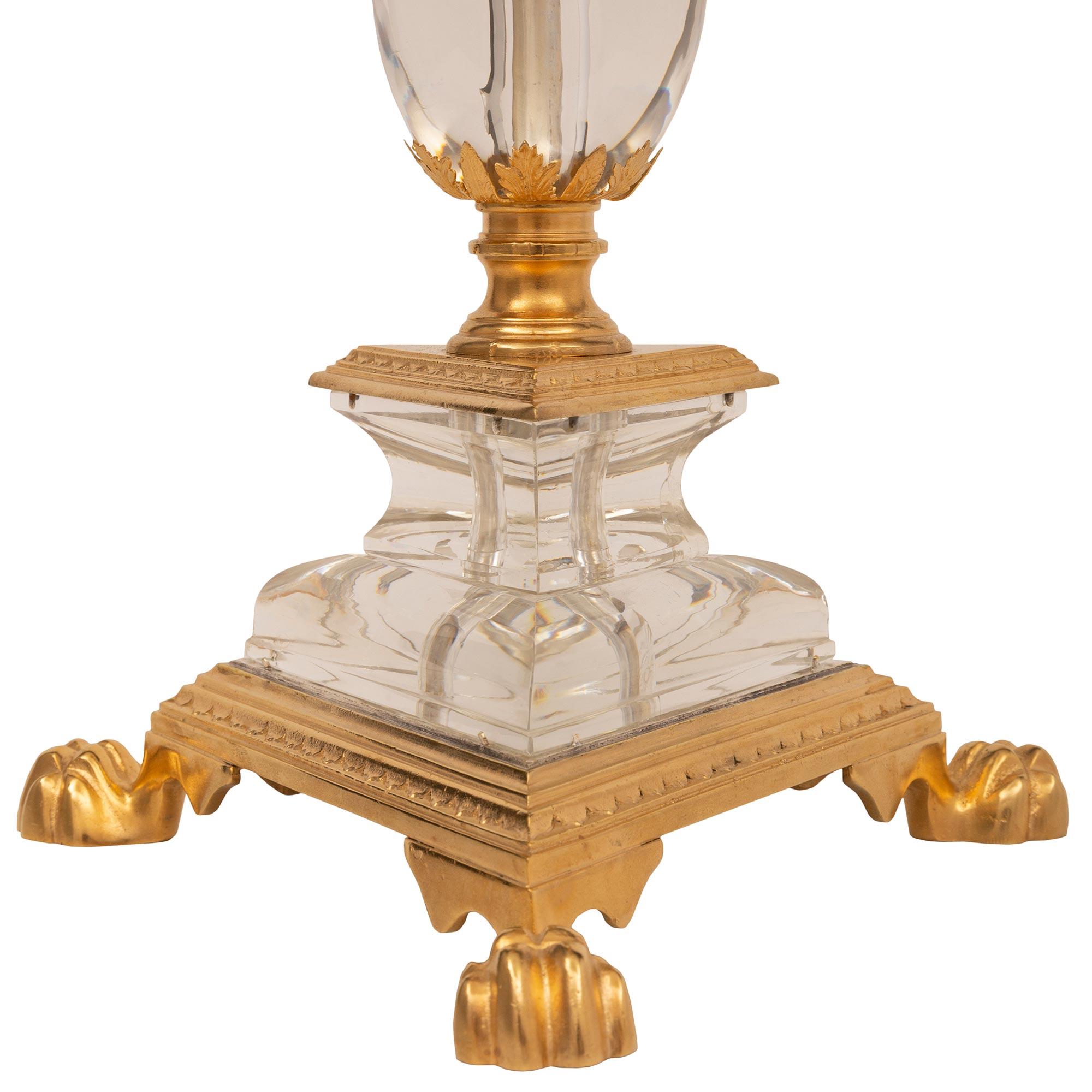 Cristal Lampe française du 19ème siècle de style Louis XVI en ormolu et cristal de Baccarat en vente