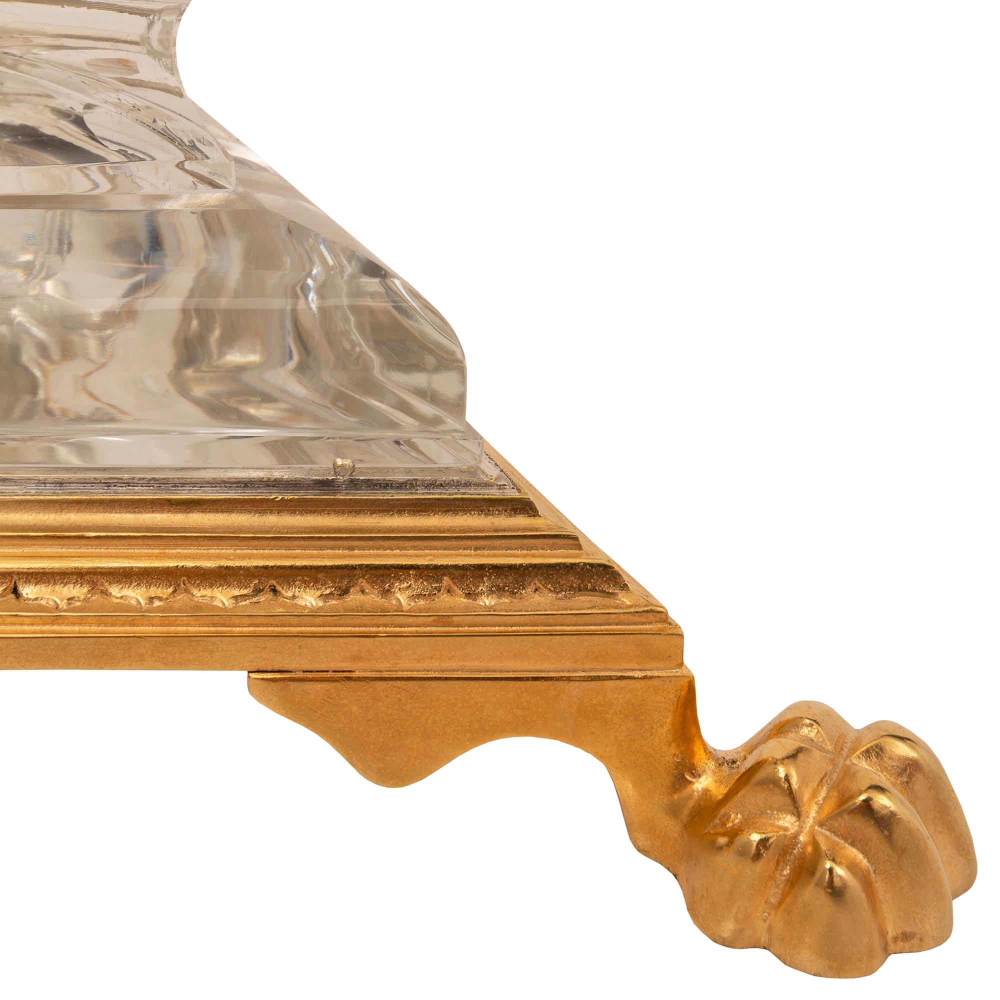 Lampe française du 19ème siècle de style Louis XVI en ormolu et cristal de Baccarat en vente 1
