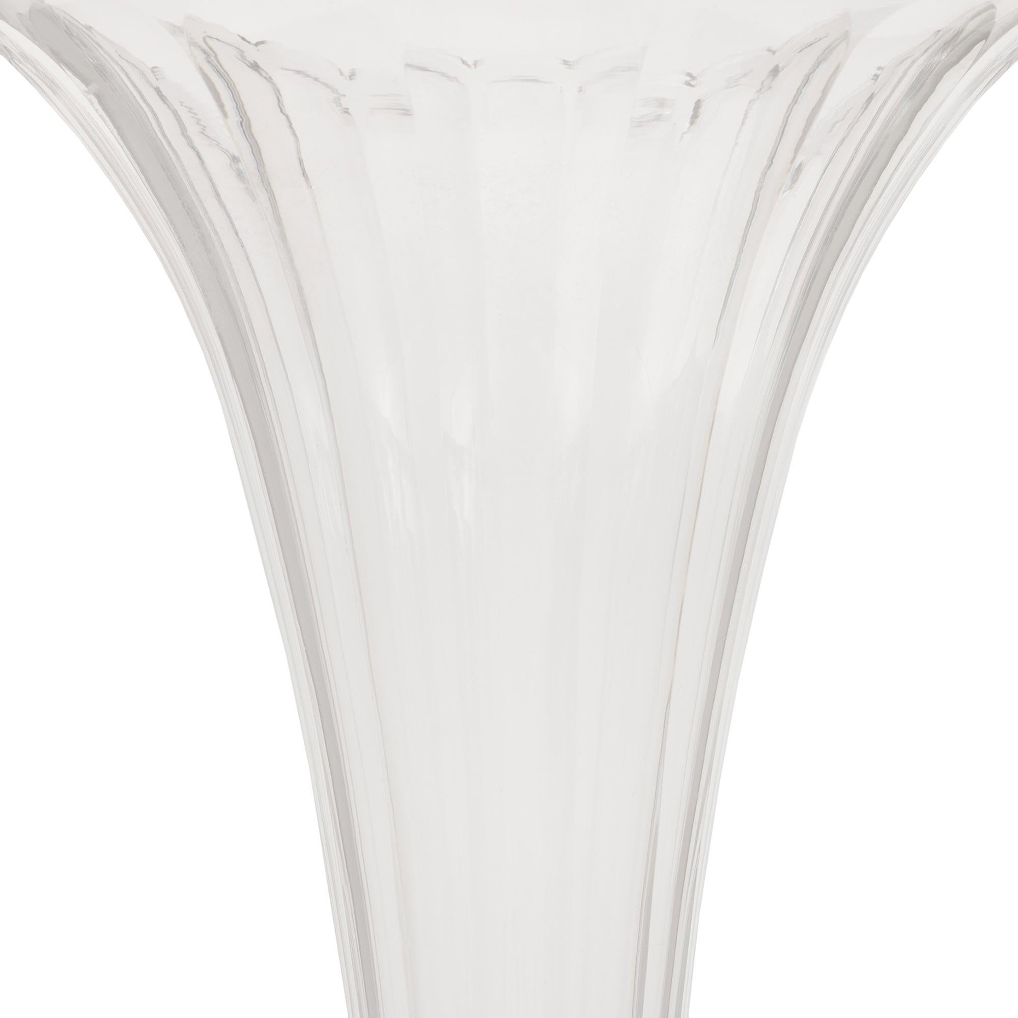 Vaso francese del XIX secolo Louis XVI st. in ormolu e cristallo Baccarat In condizioni buone in vendita a West Palm Beach, FL