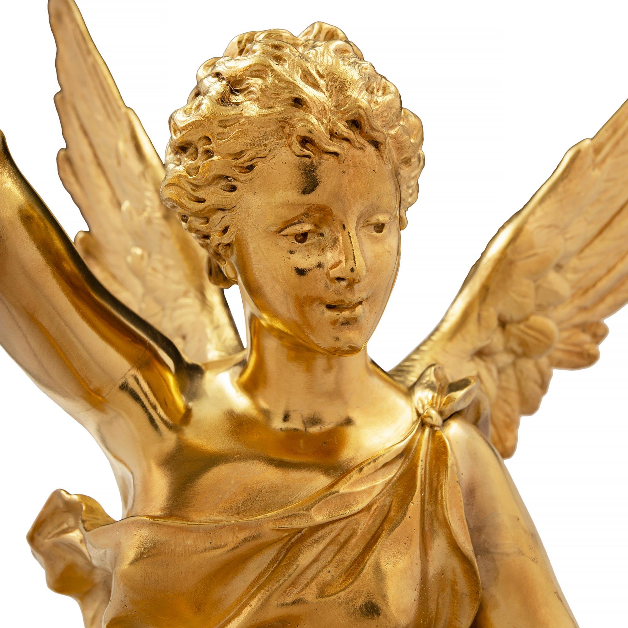 XIXe siècle Statue française du 19ème siècle de style Louis XVI en bronze doré et marbre Brèche Violette en vente