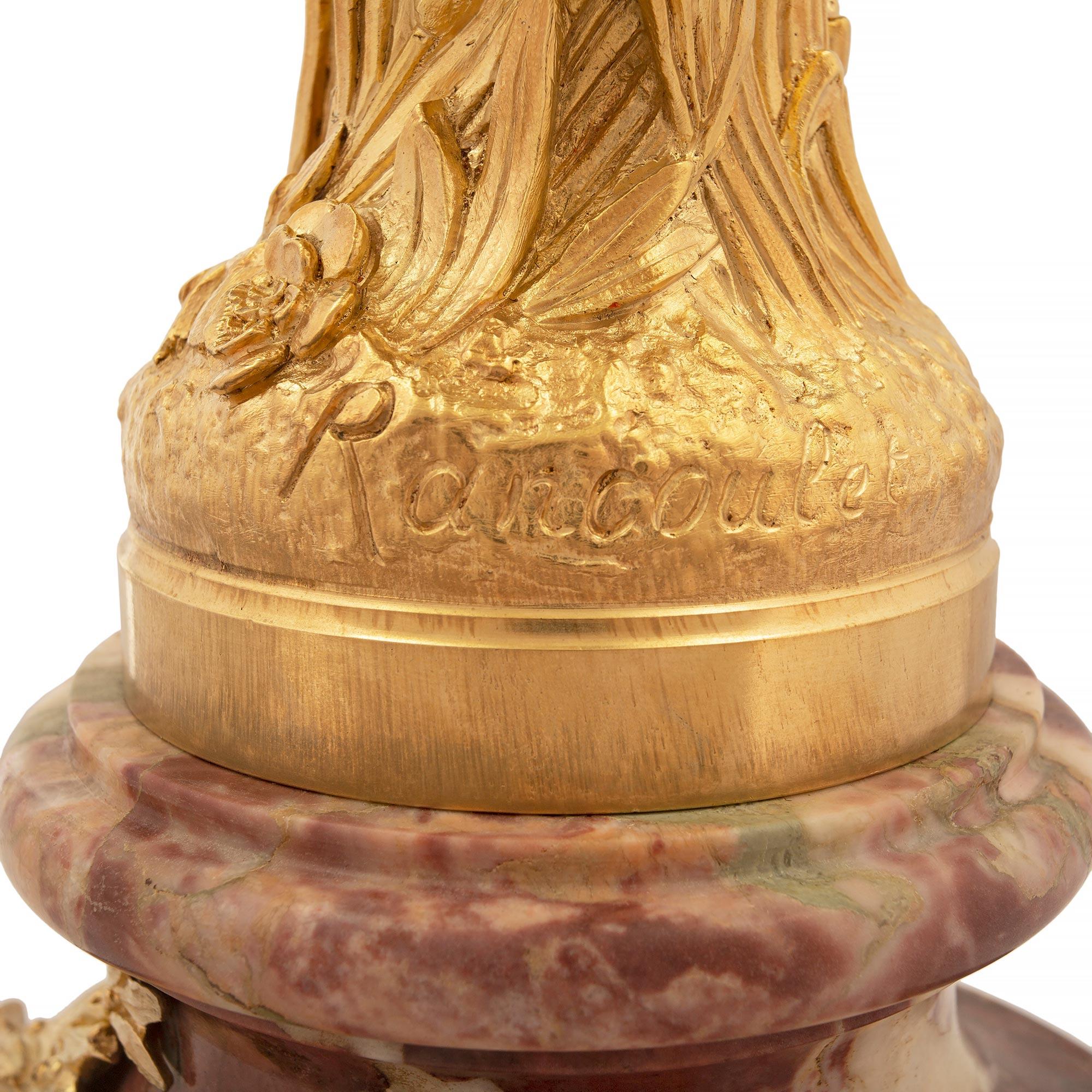 Statue française du 19ème siècle de style Louis XVI en bronze doré et marbre Brèche Violette en vente 1