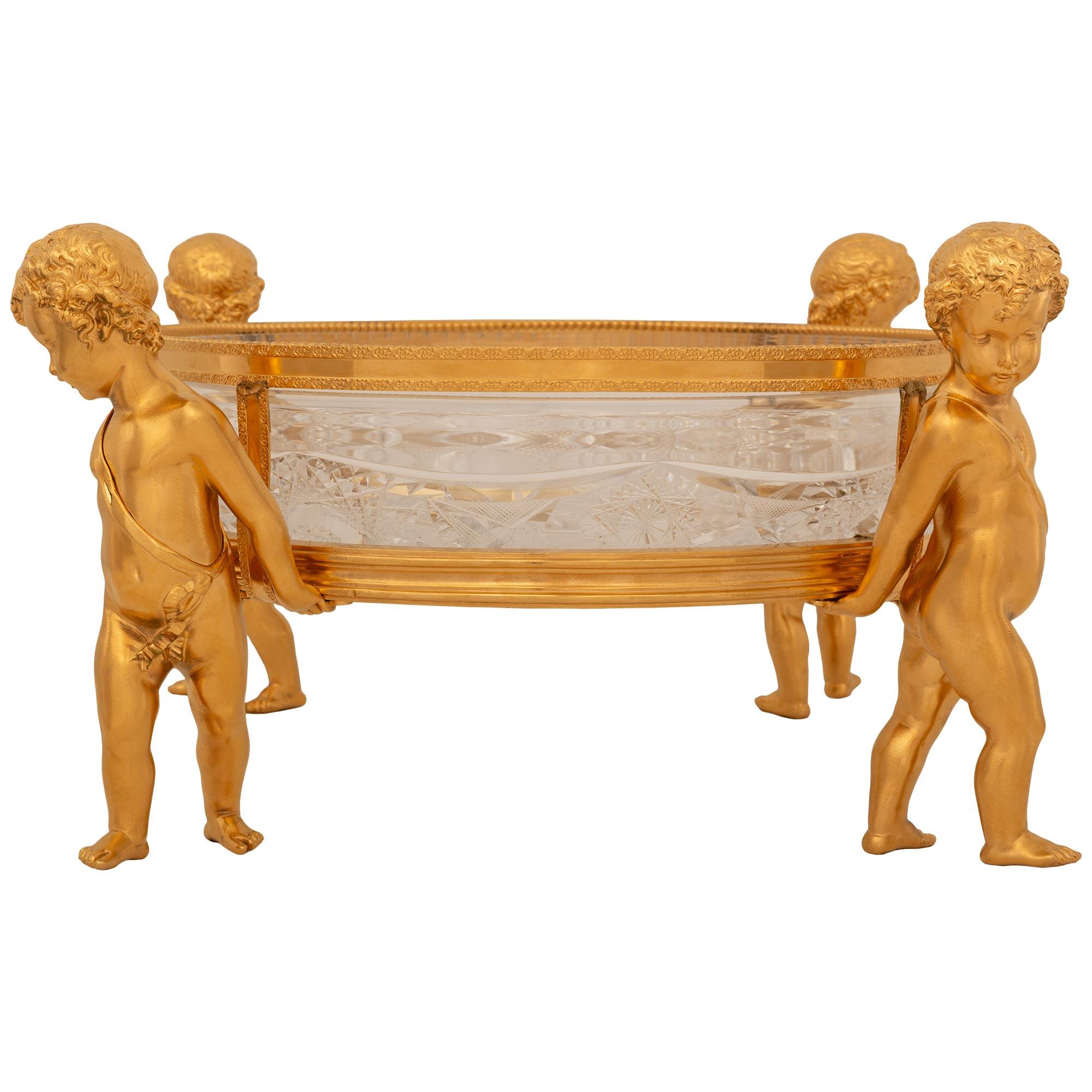 Français Centre de table Louis XVI du XIXe siècle en bronze doré et cristal en vente