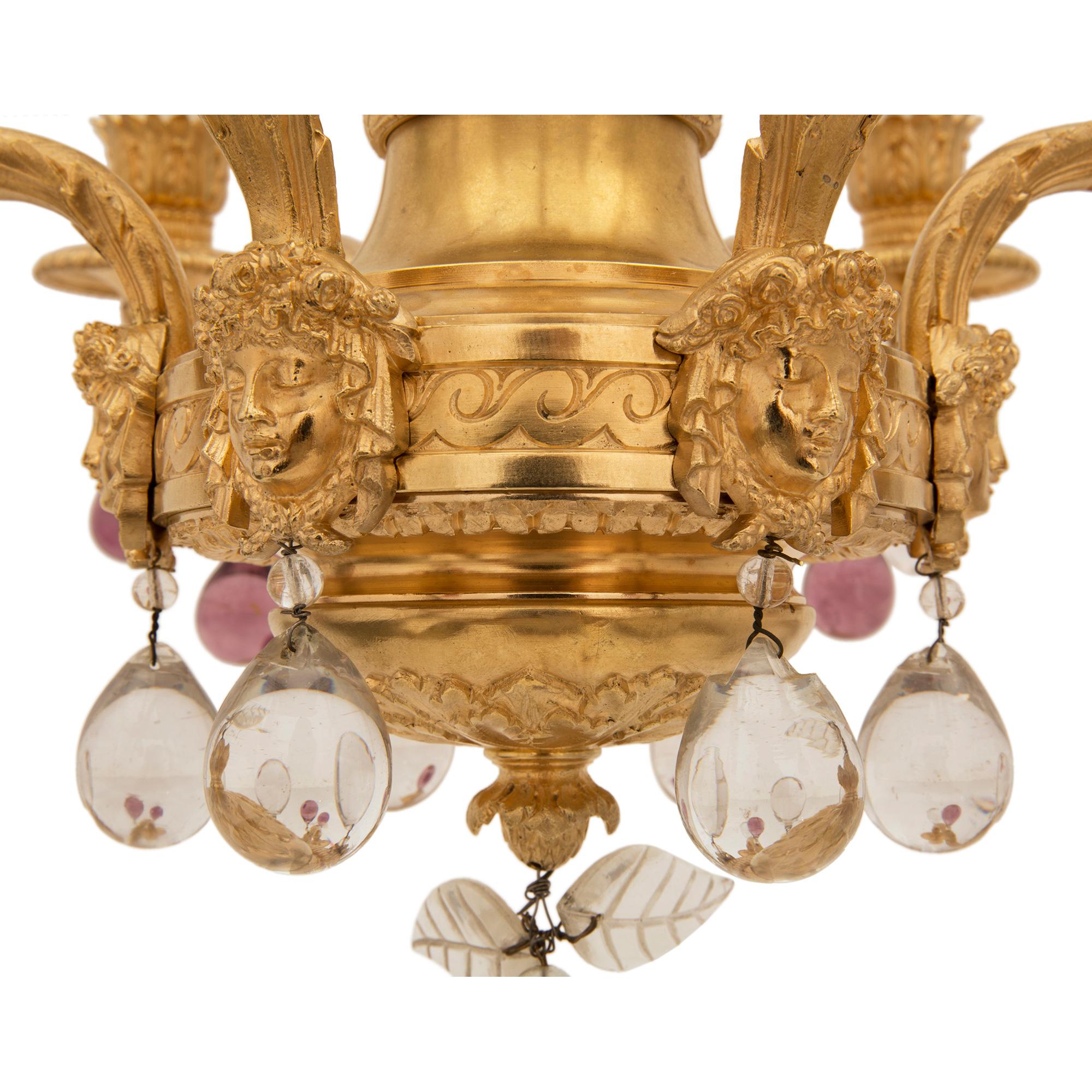 Bronze doré Lustre français du 19ème siècle de style Louis XVI en bronze doré et cristal en vente