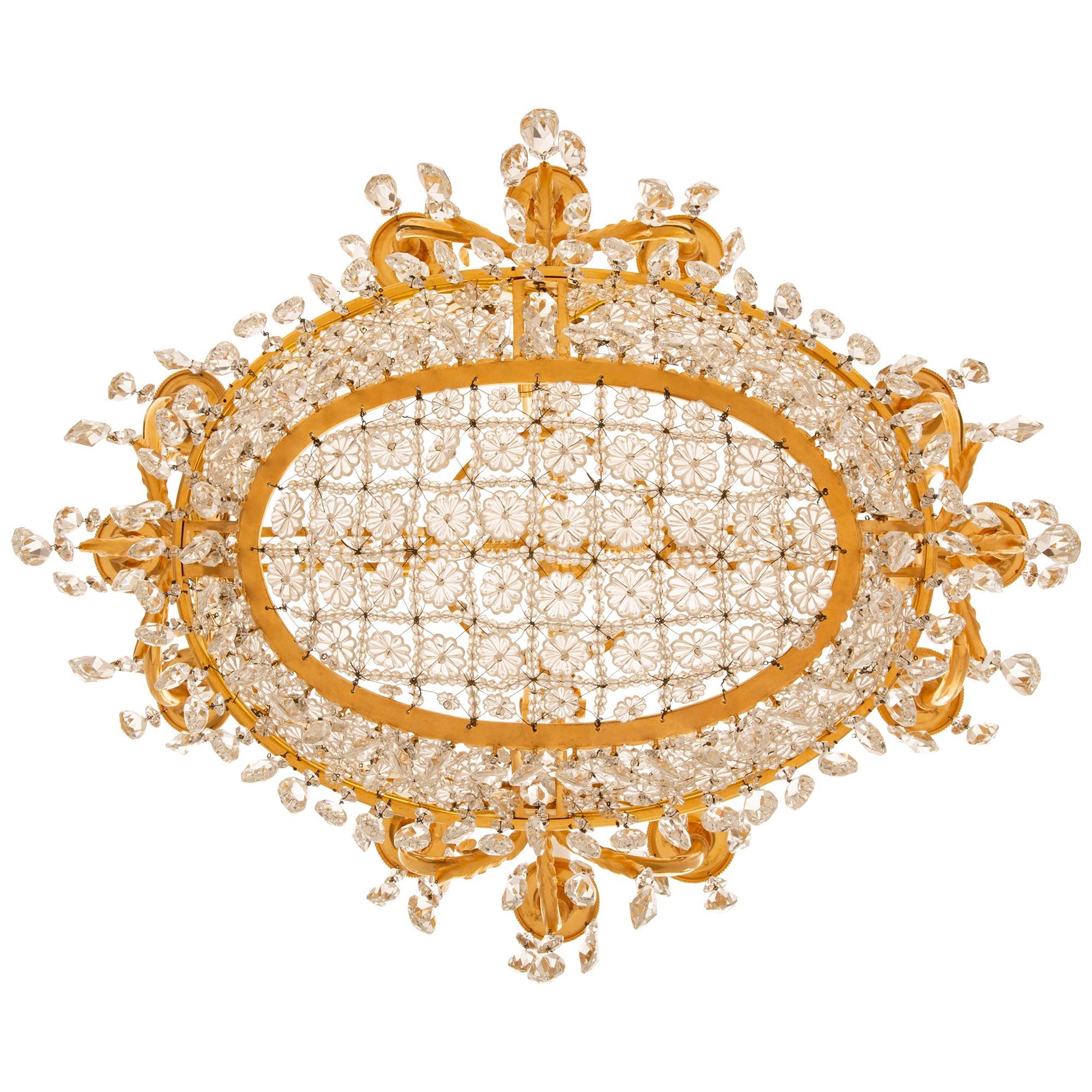 Lampadario francese del XIX secolo in stile Luigi XVI con ormolu e cristallo in vendita 4