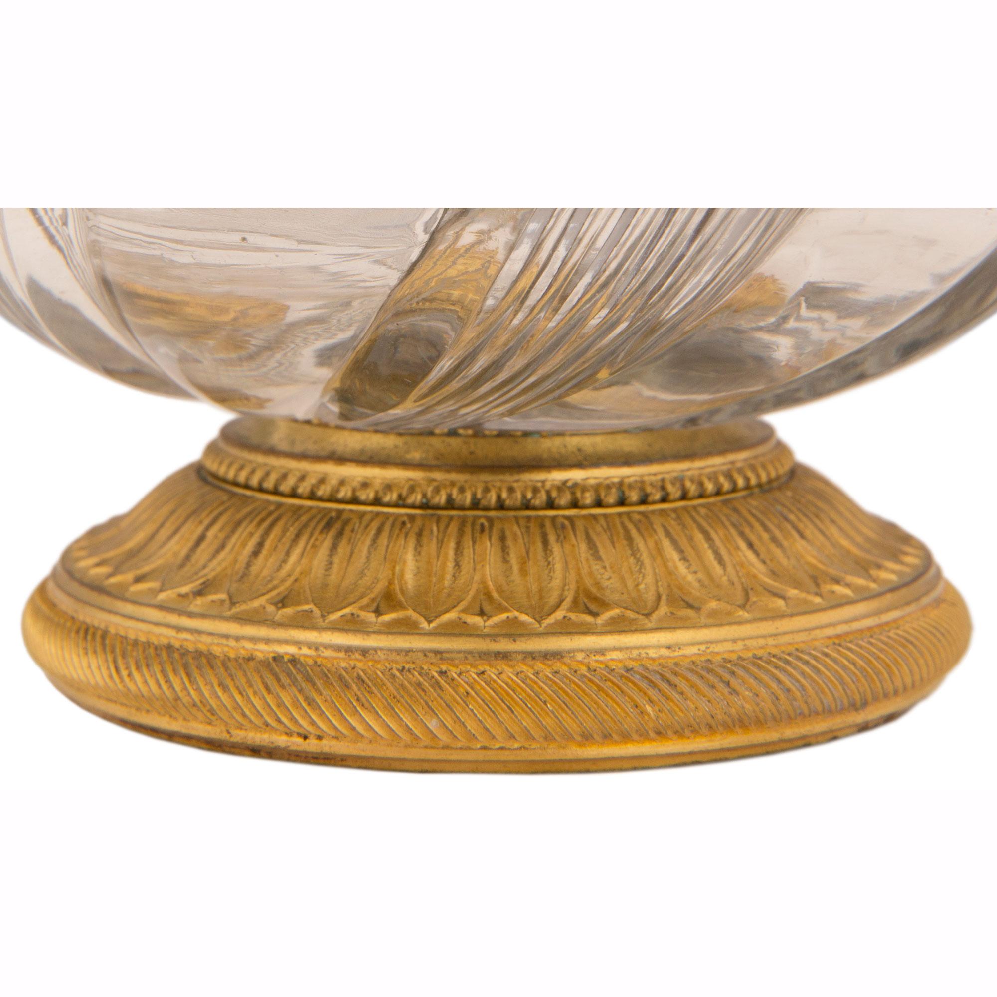 Français Encrier français du XIXe siècle de style Louis XVI en bronze doré et cristal en vente