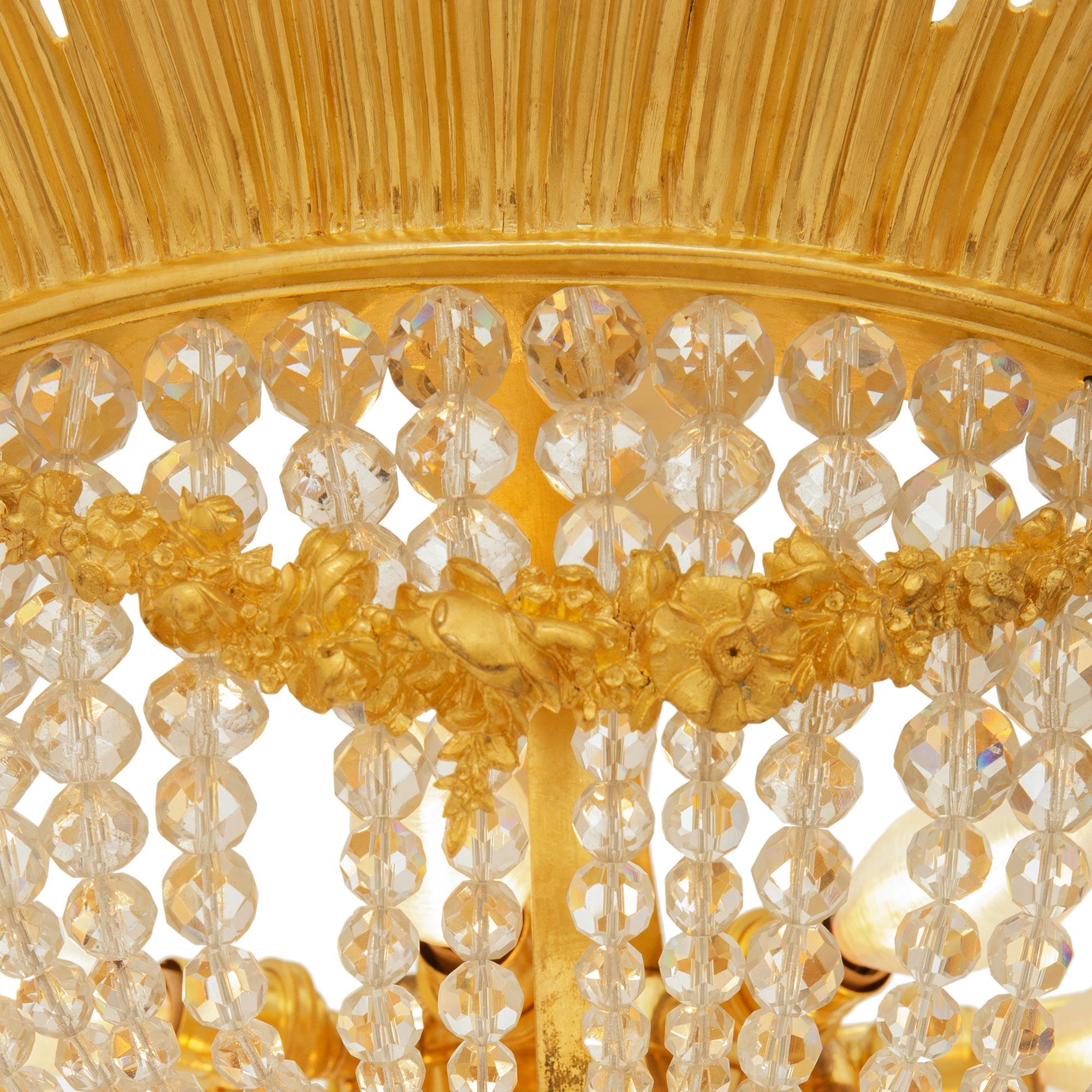 Cristallo Lampadario plafonnier francese del XIX secolo in stile Luigi XVI con ormolatura e cristallo in vendita