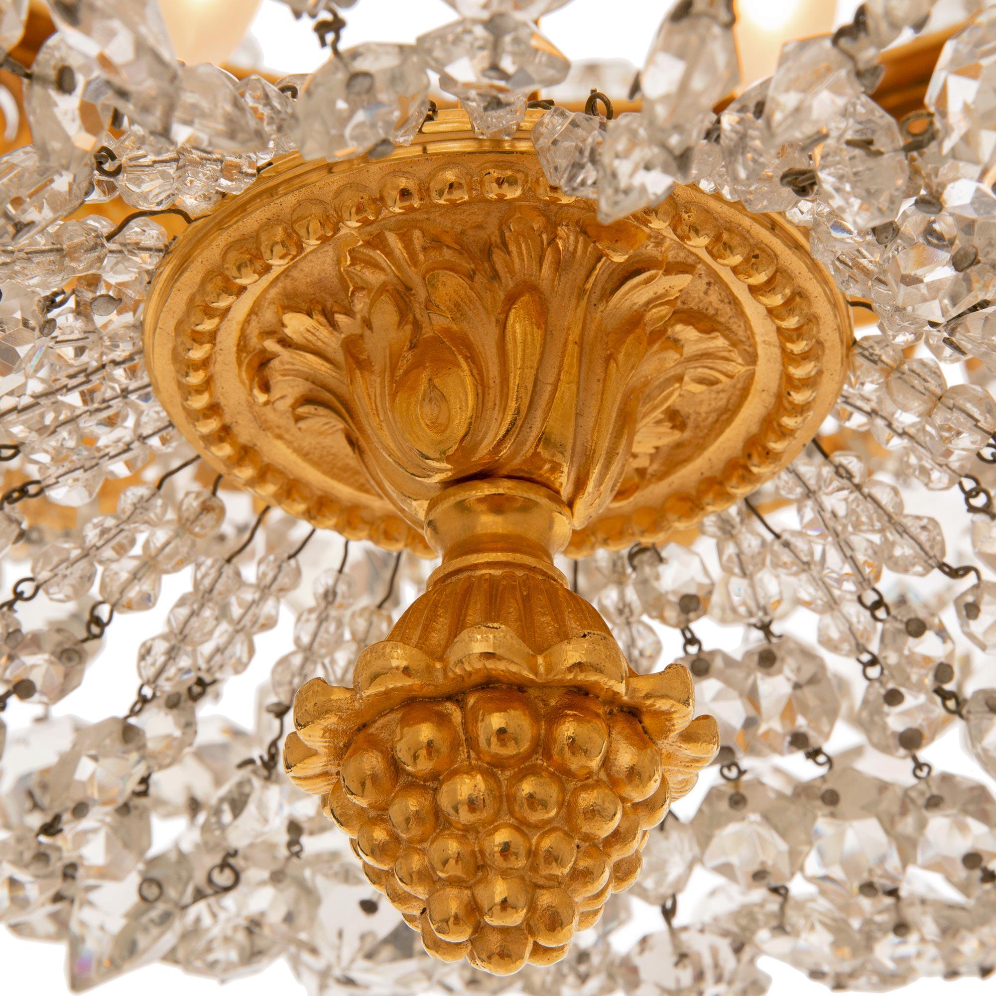 Cristal Lustre Plafonnier Louis XVI du 19ème siècle en bronze doré et cristal en vente