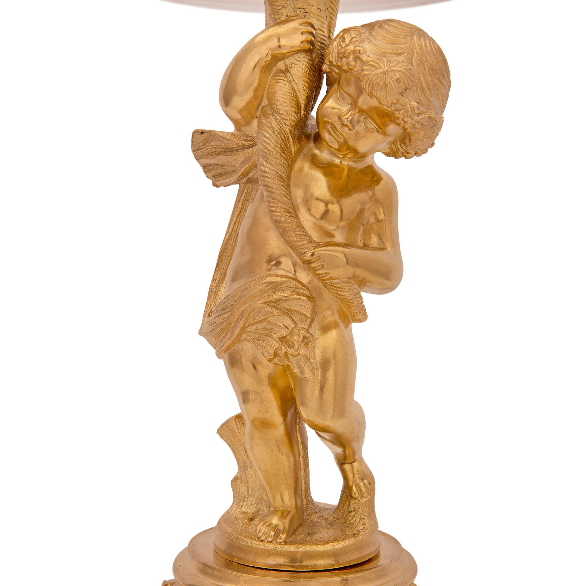 Centre de table de présentation Louis XVI du 19ème siècle en ormolu et cristal en vente 1