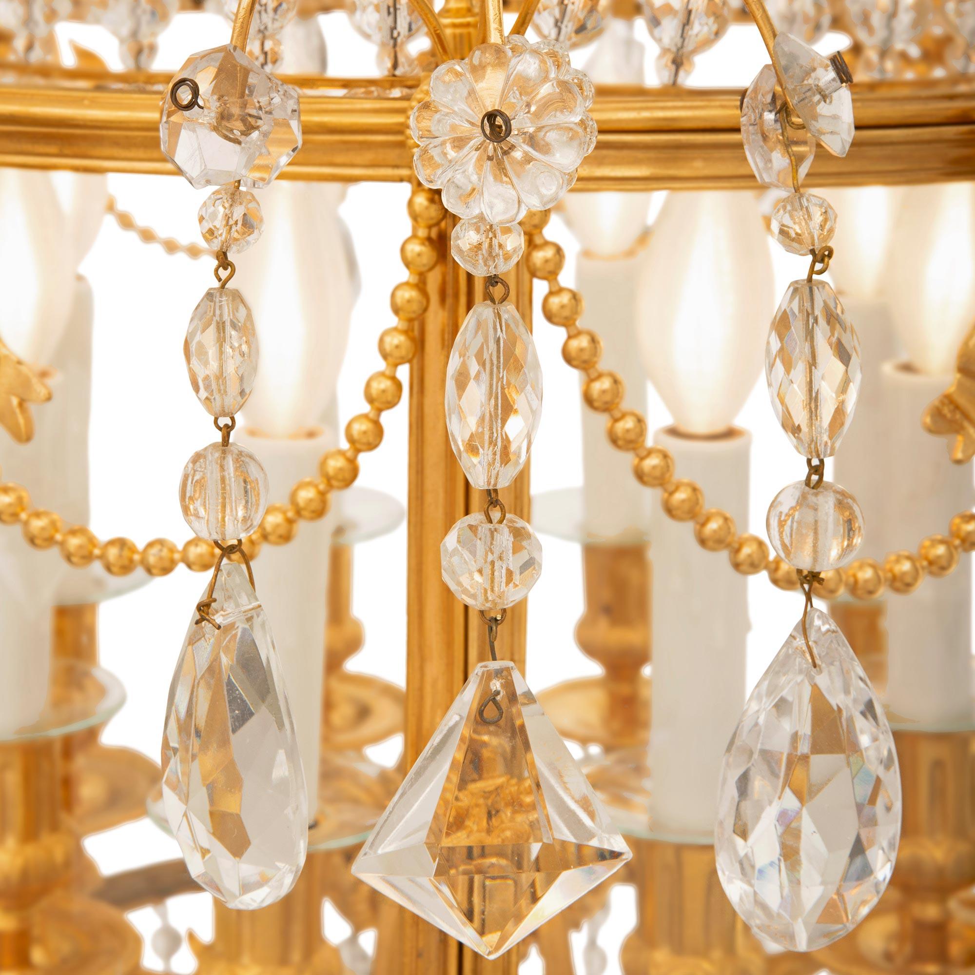 Cristal Lanterne française Louis XVI du 19ème siècle en bronze doré et cristaux en vente