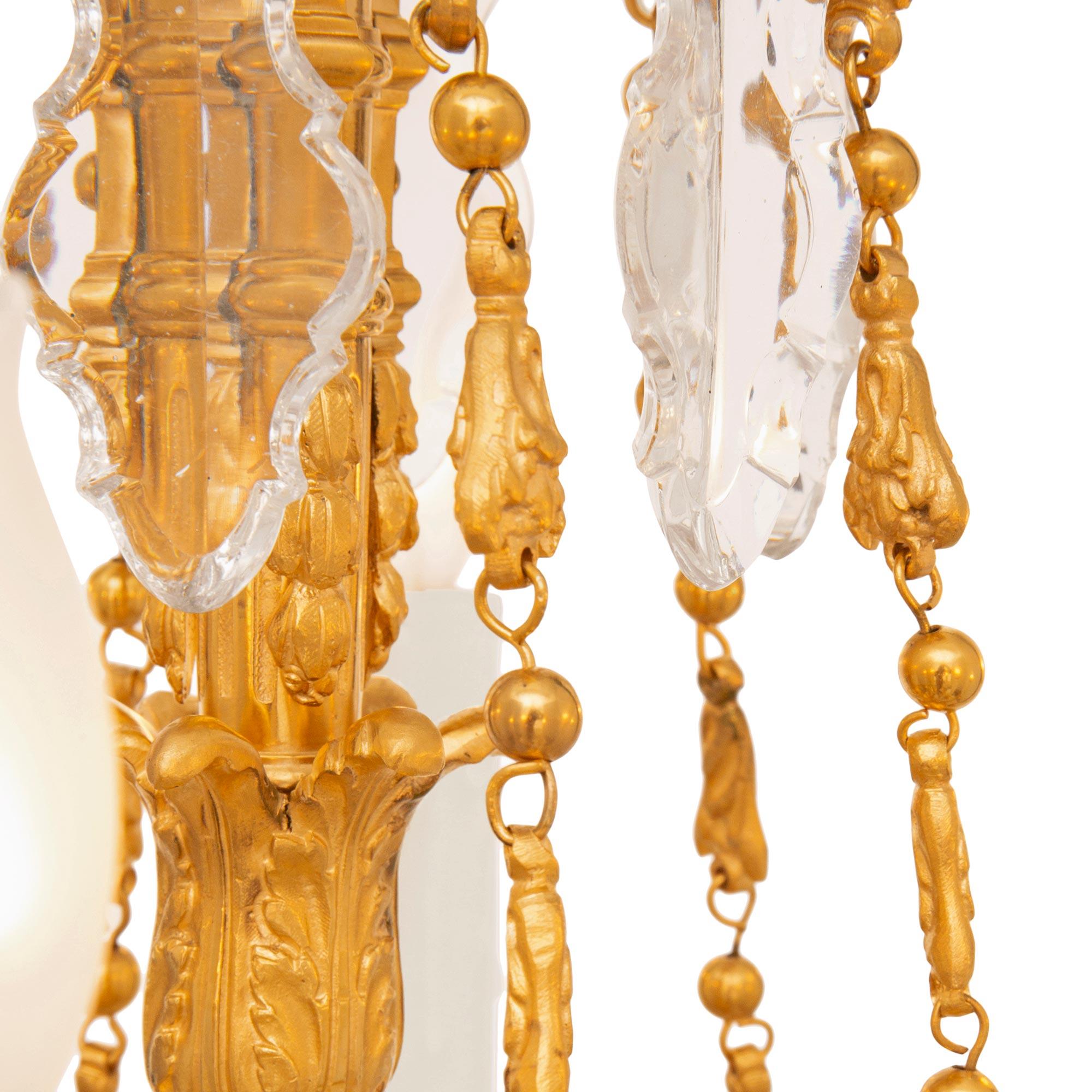 Lampadario francese del XIX secolo in stile Luigi XVI con ormolu e vetro tagliato In condizioni buone in vendita a West Palm Beach, FL