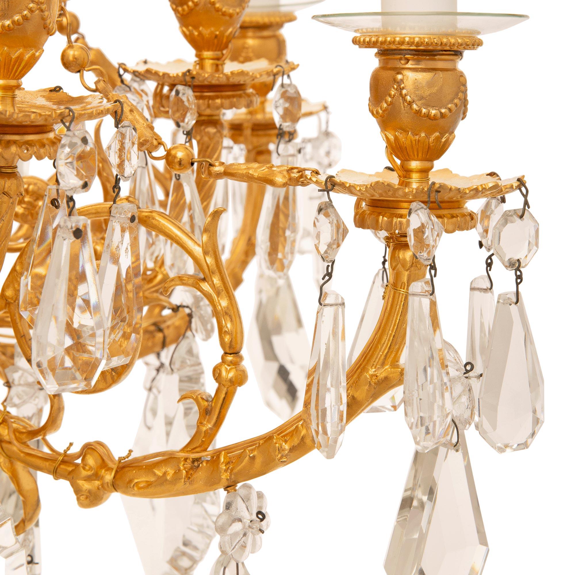 Lampadario francese del XIX secolo in stile Luigi XVI con ormolu e vetro tagliato in vendita 1