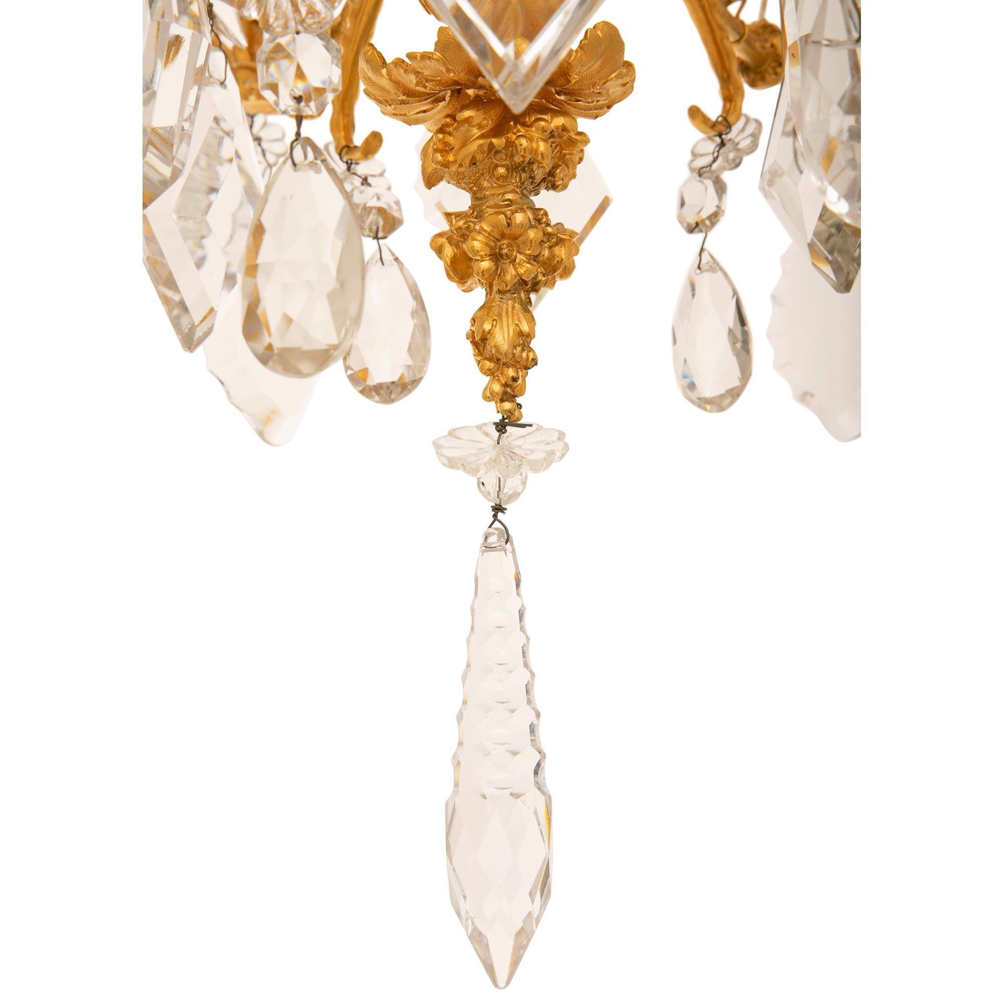 Lampadario francese del XIX secolo in stile Luigi XVI con ormolu e vetro tagliato in vendita 3