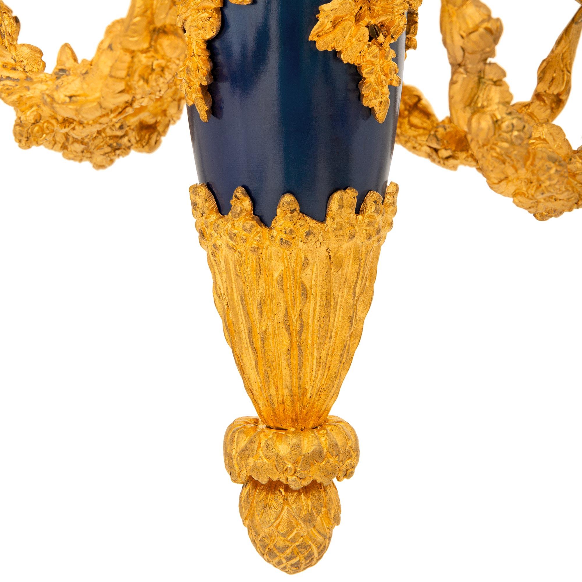 Lampadario francese del XIX secolo in stile Luigi XVI in ormolu e bronzo smaltato in vendita 5