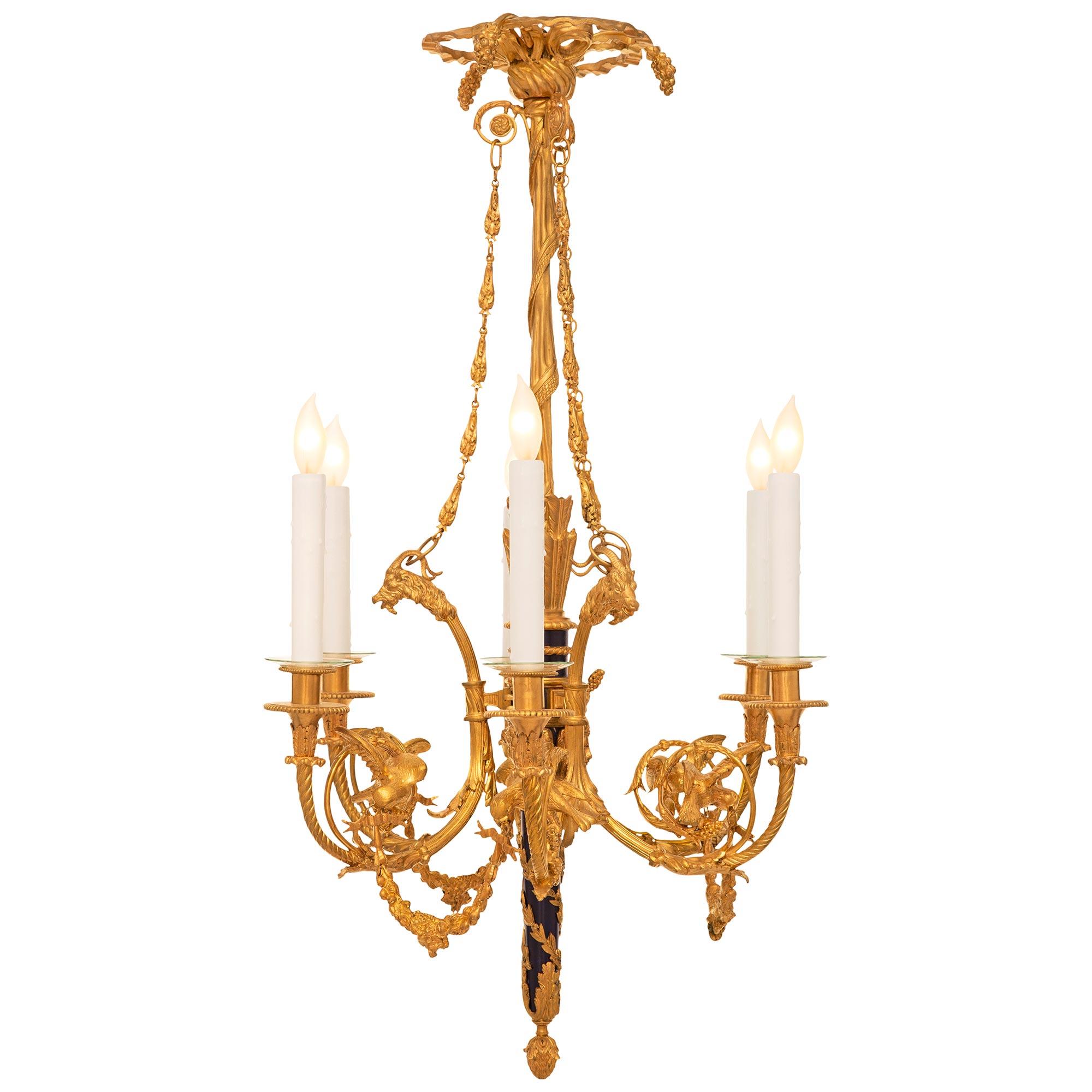 Francese Lampadario francese del XIX secolo in stile Luigi XVI in ormolu e bronzo smaltato in vendita