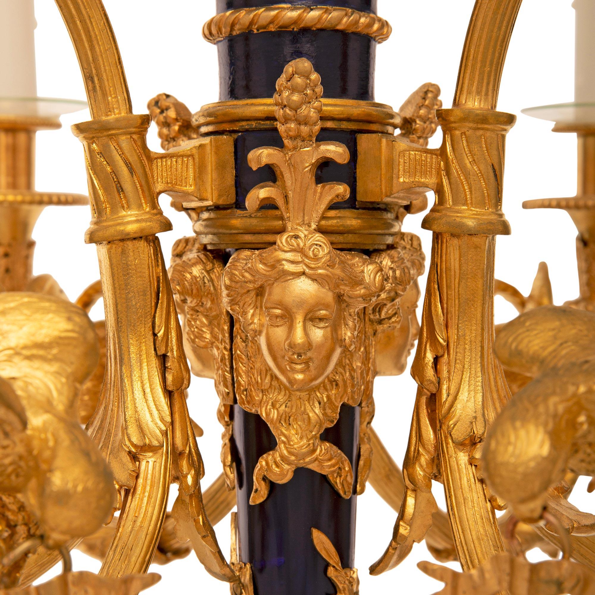 Bronzo Lampadario francese del XIX secolo in stile Luigi XVI in ormolu e bronzo smaltato in vendita