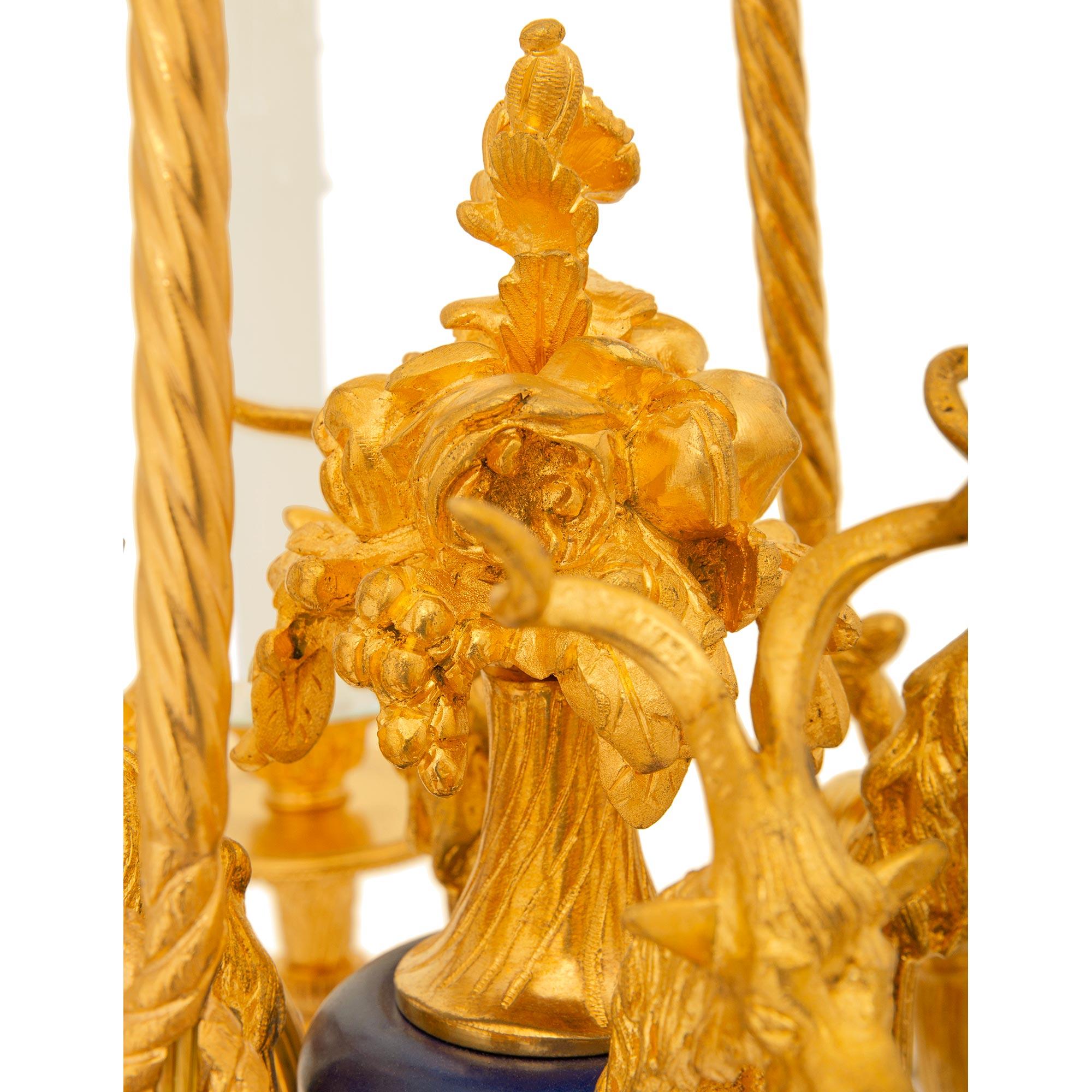 Lampadario francese del XIX secolo in stile Luigi XVI in ormolu e bronzo smaltato in vendita 1