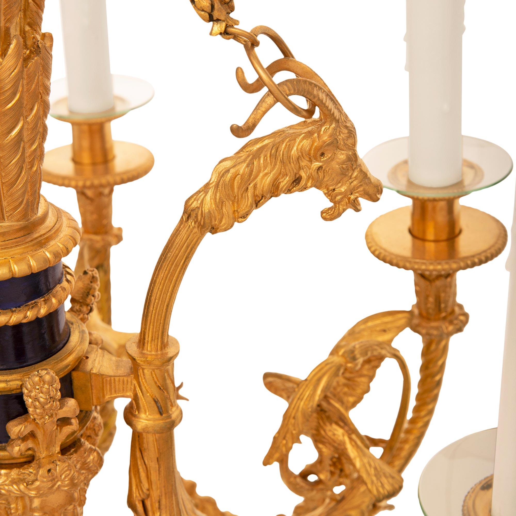 Lampadario francese del XIX secolo in stile Luigi XVI in ormolu e bronzo smaltato in vendita 1