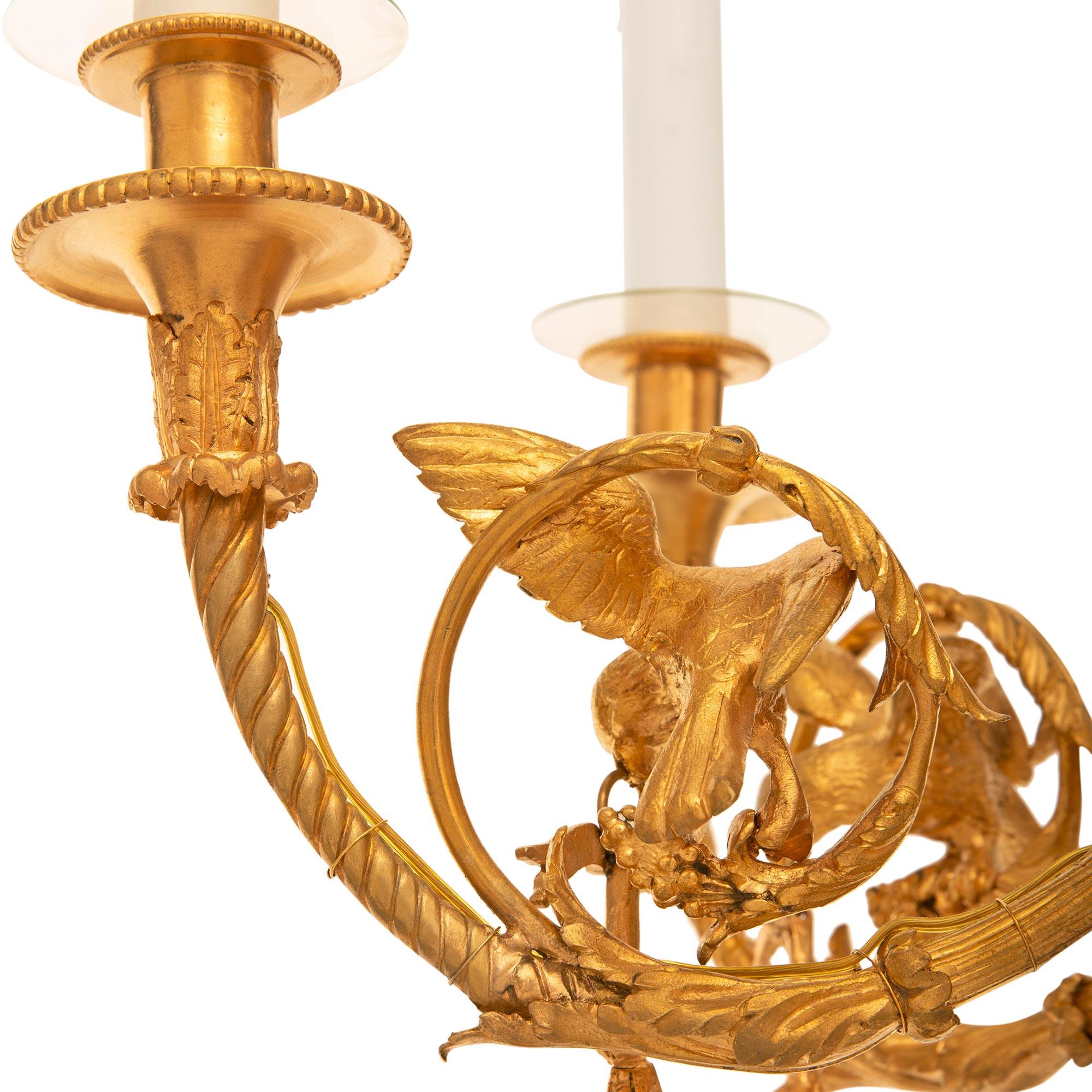 Lampadario francese del XIX secolo in stile Luigi XVI in ormolu e bronzo smaltato in vendita 2