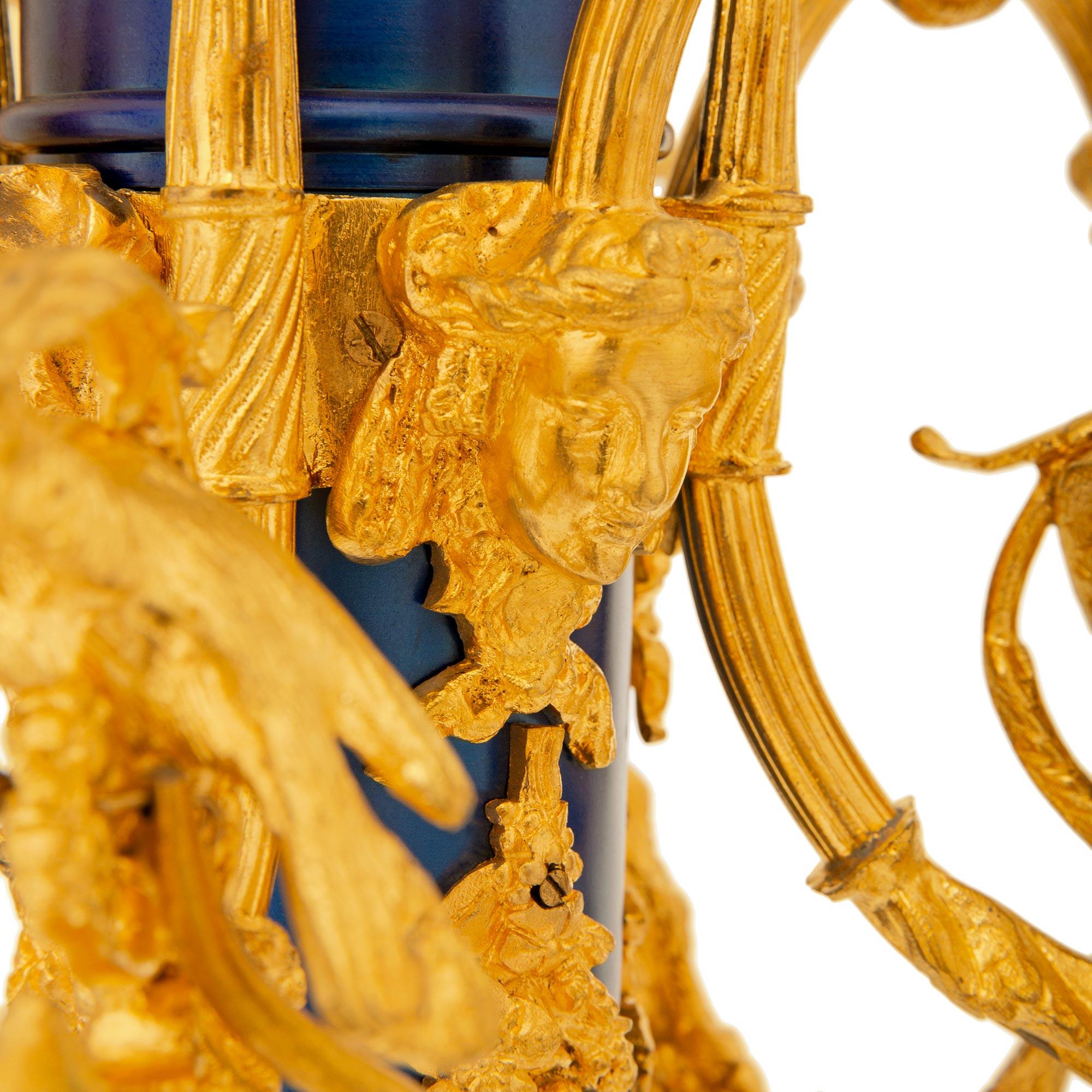 Lampadario francese del XIX secolo in stile Luigi XVI in ormolu e bronzo smaltato in vendita 3
