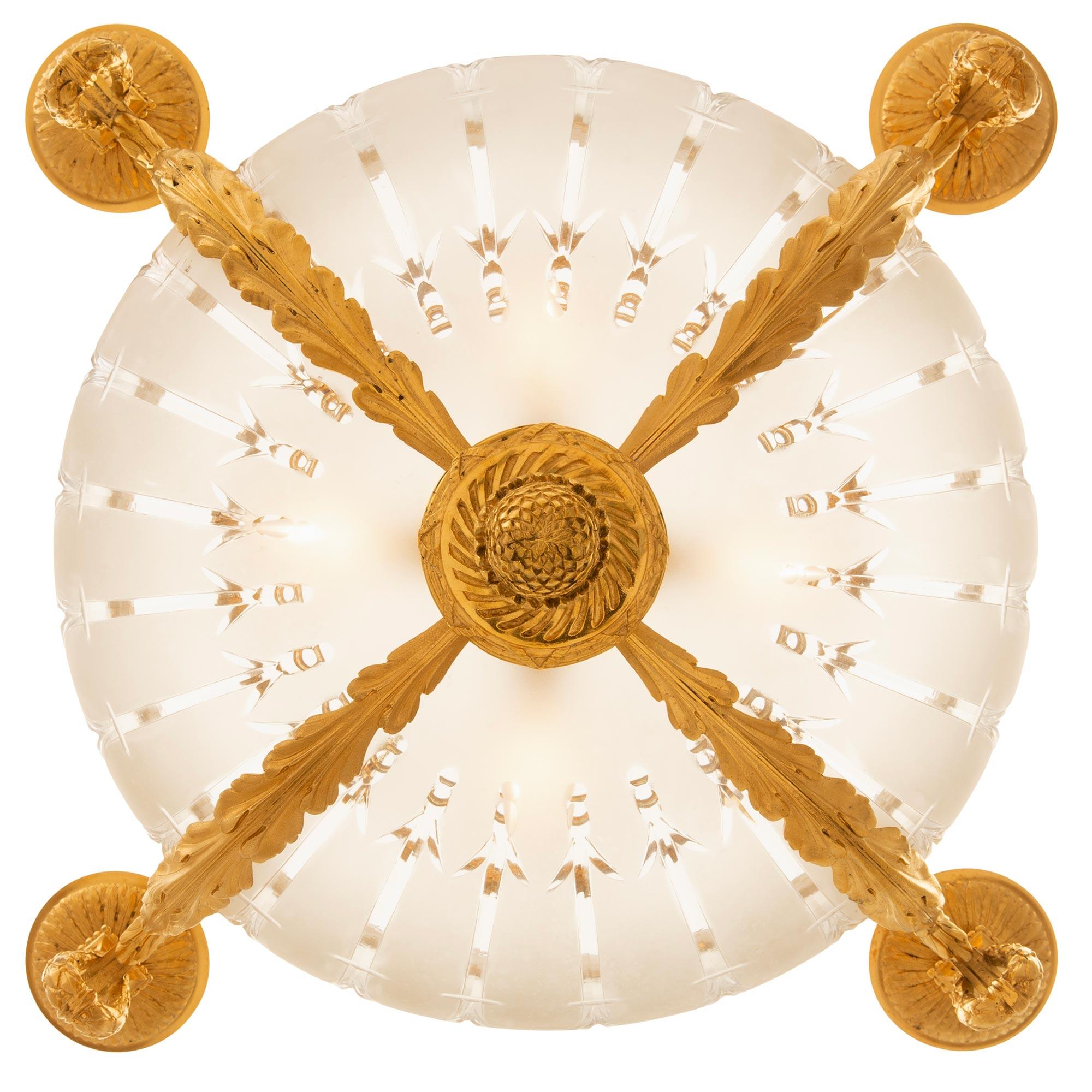 Lampadario francese del XIX secolo St. Louis Crystal con ormolatura e cristalli satinati acidati in vendita 1
