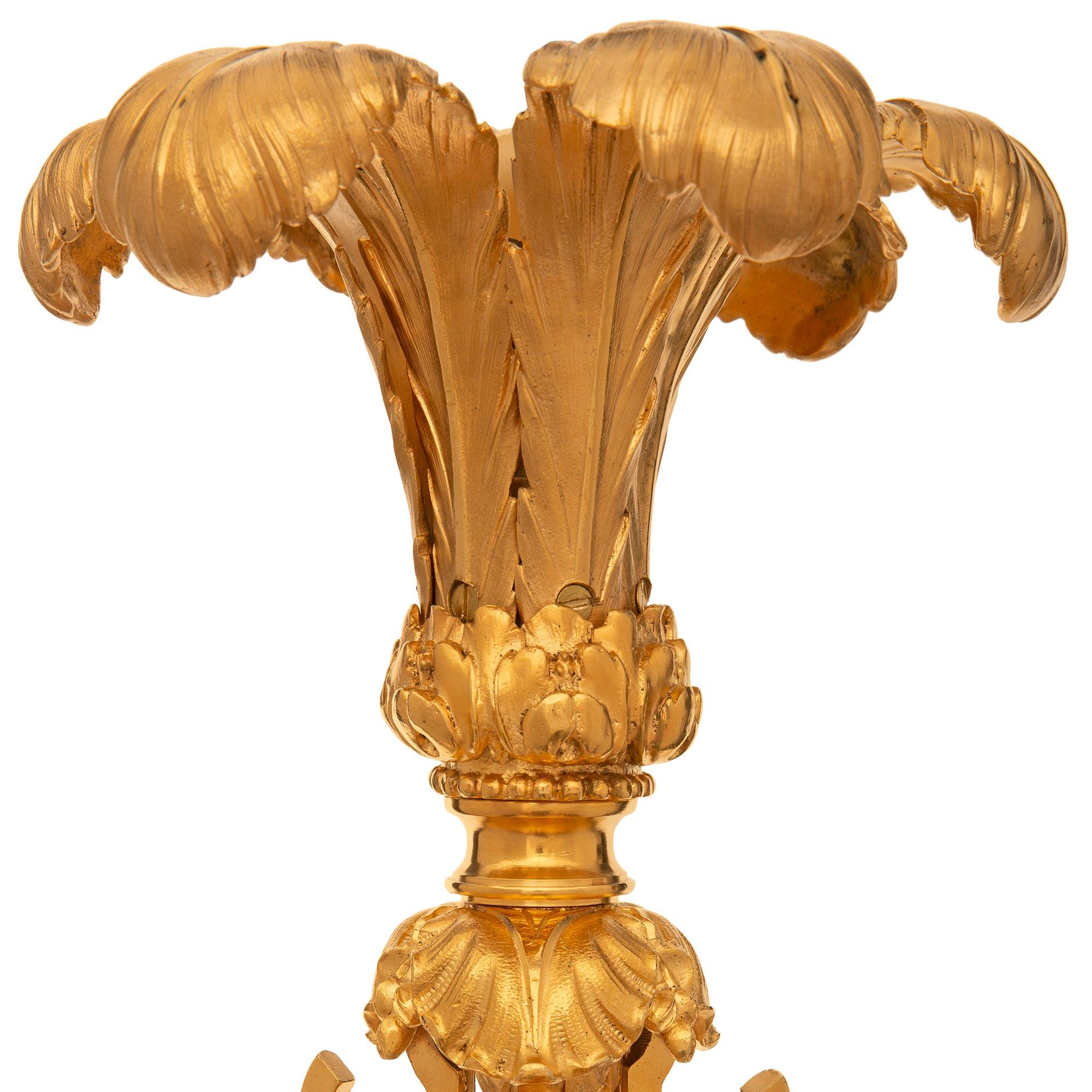 Lustres en bronze doré et verre dépoli de style Louis XVI du 19e siècle. Bon état - En vente à West Palm Beach, FL