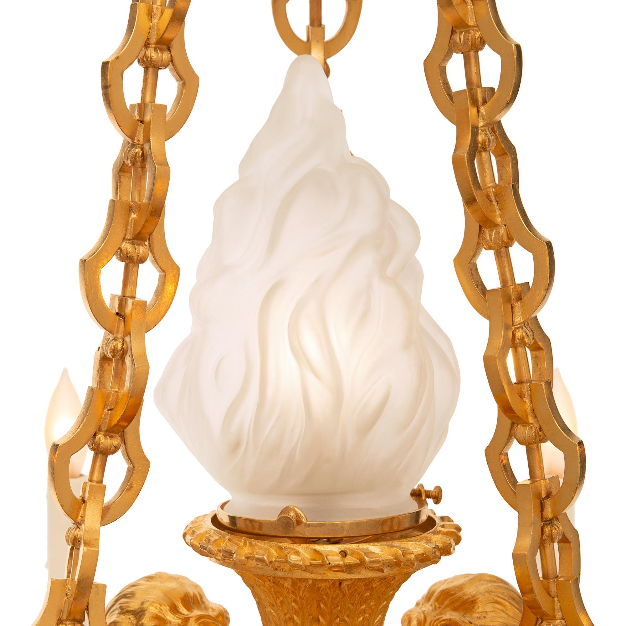 XIXe siècle Lustres en bronze doré et verre dépoli de style Louis XVI du 19e siècle. en vente